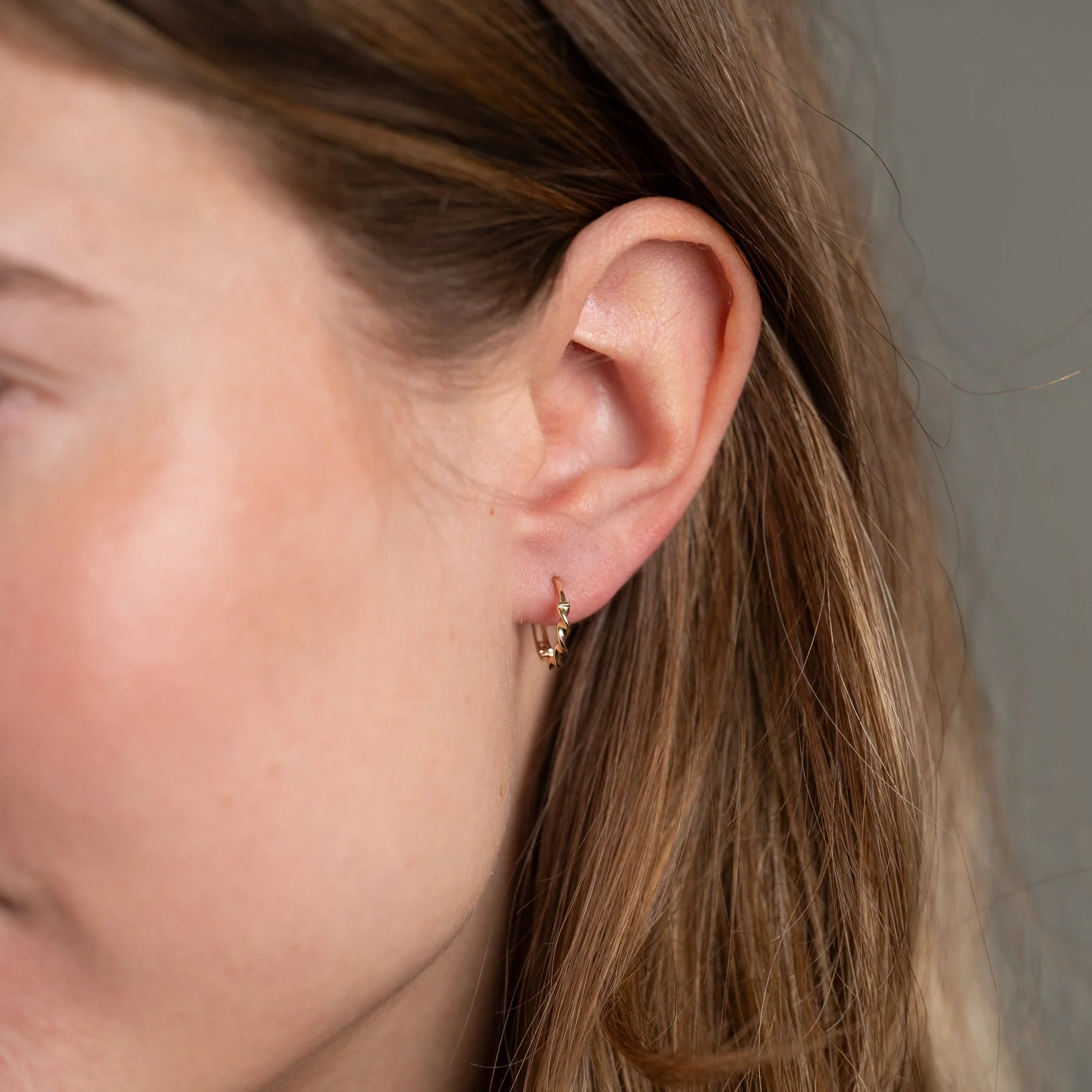 ADELIE SOLID GOLD CREOL EARRING - Image 4