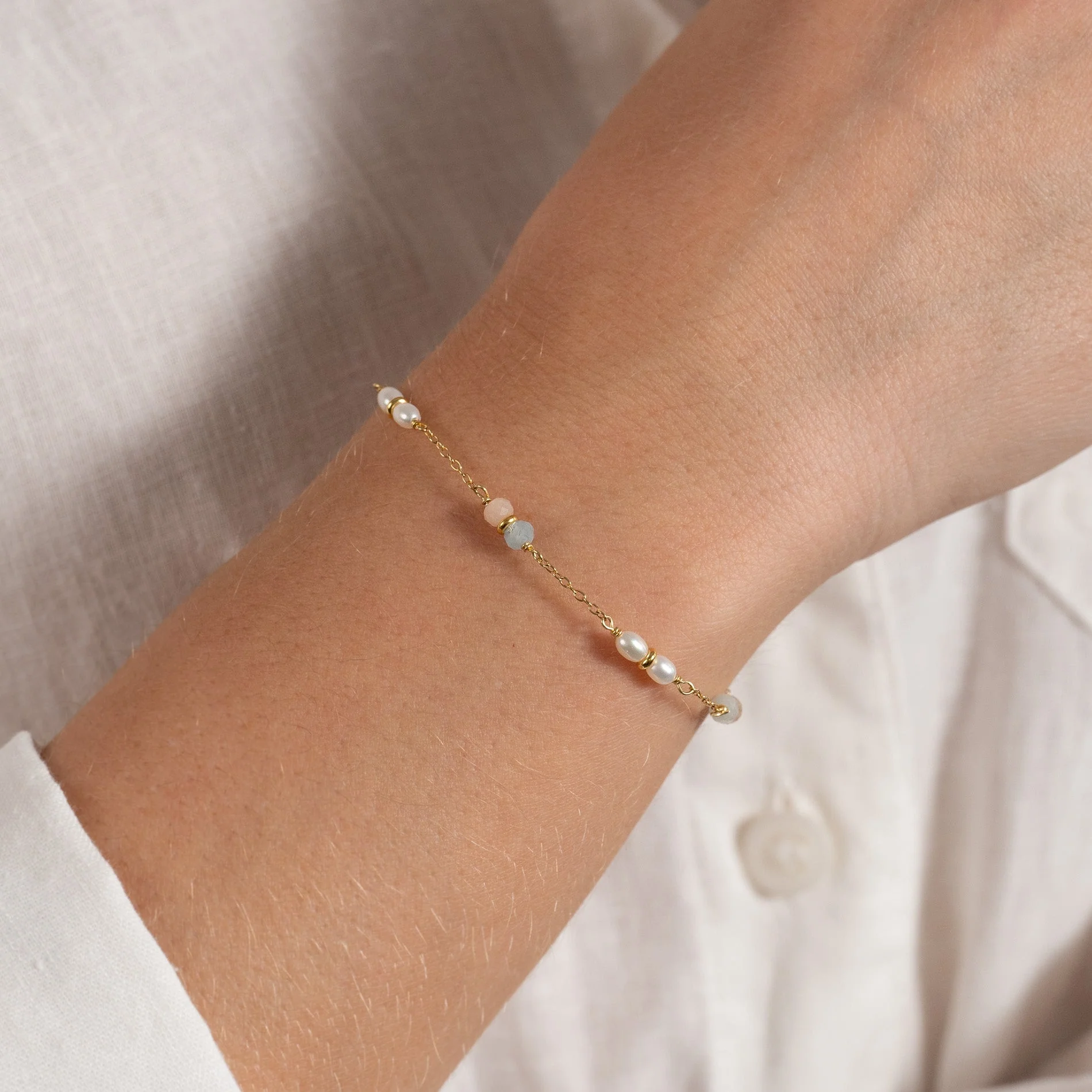 ADIRA MORGANITE PEARL GOLDEN BRACELET - Image 4
