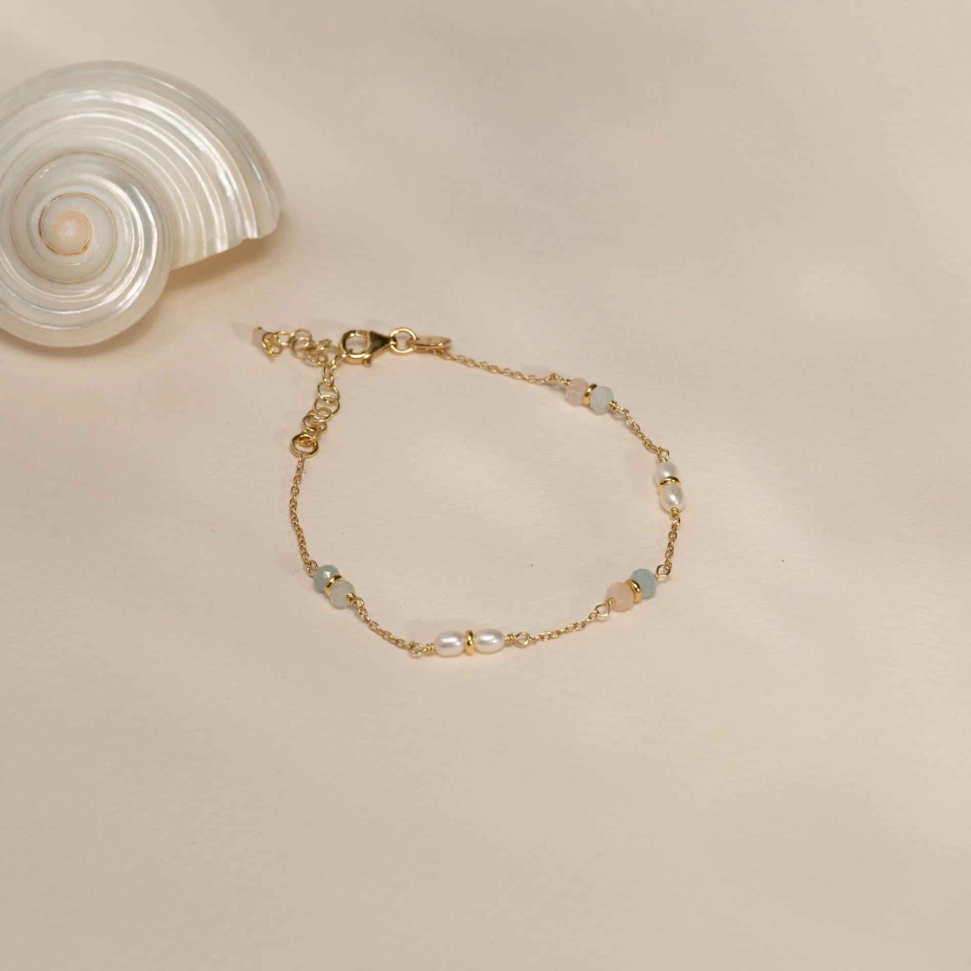 ADIRA MORGANITE PEARL GOLDEN BRACELET - Image 5