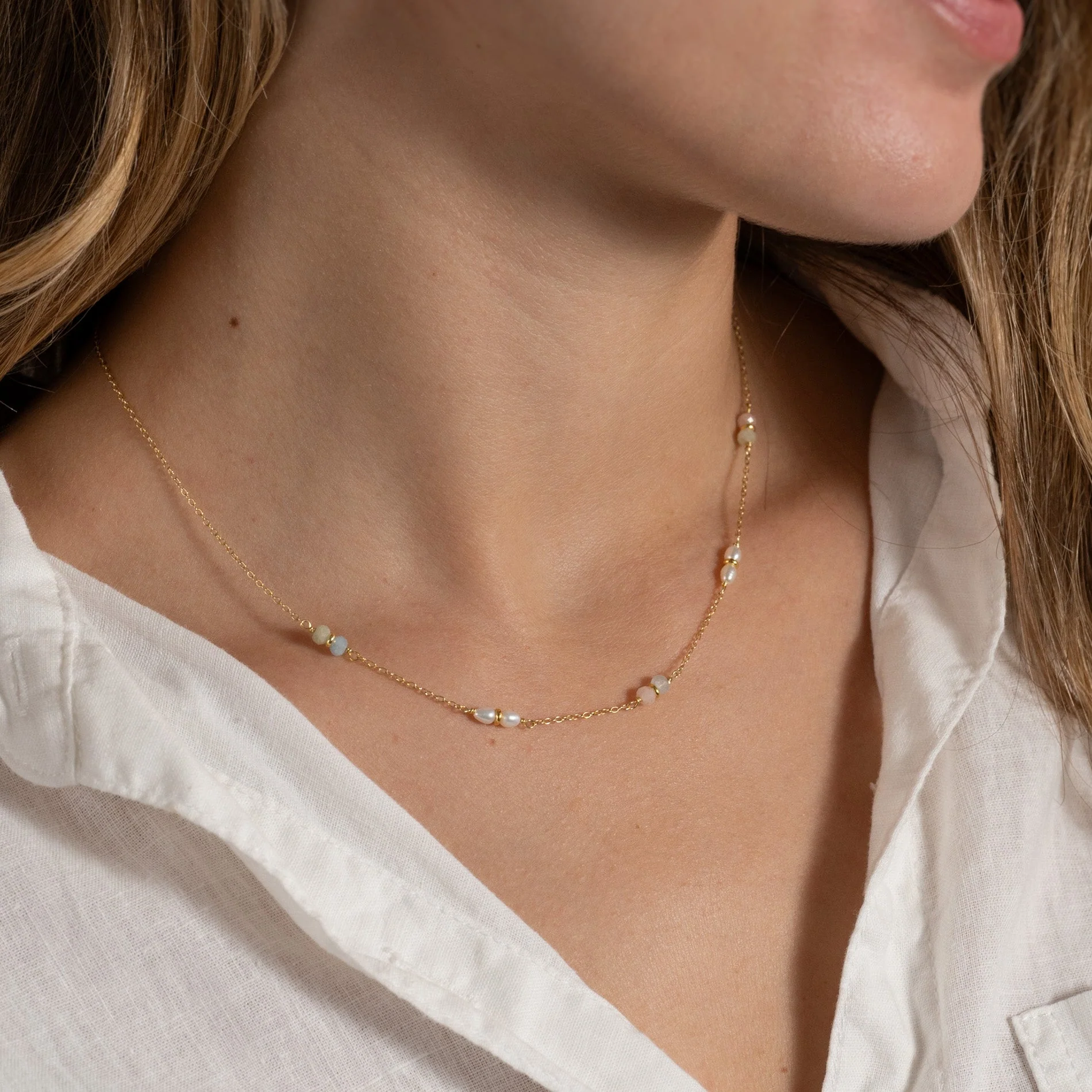 ADIRA MORGANITE PEARL GOLDEN NECKLACE - Image 4