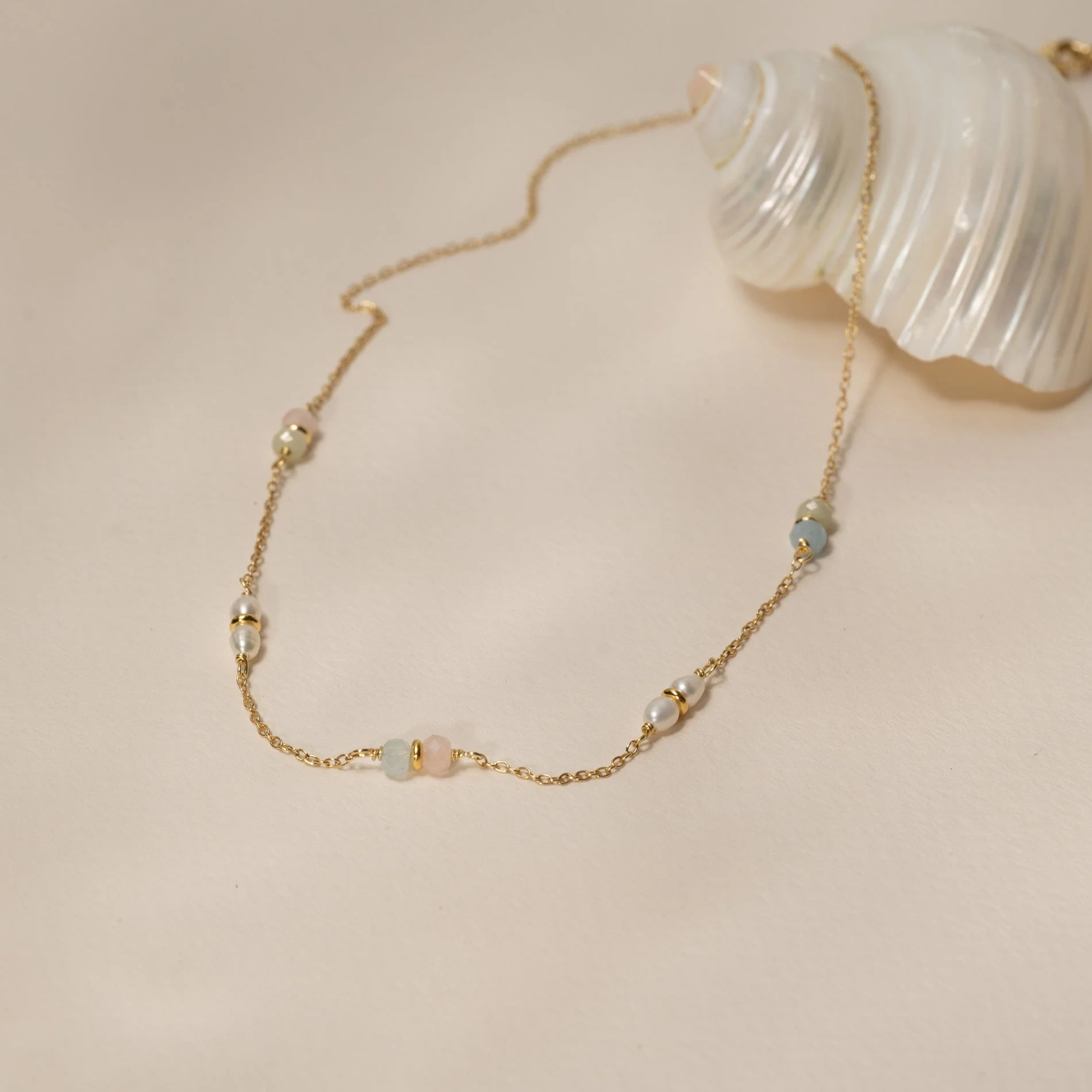 ADIRA MORGANITE PEARL GOLDEN NECKLACE - Image 5