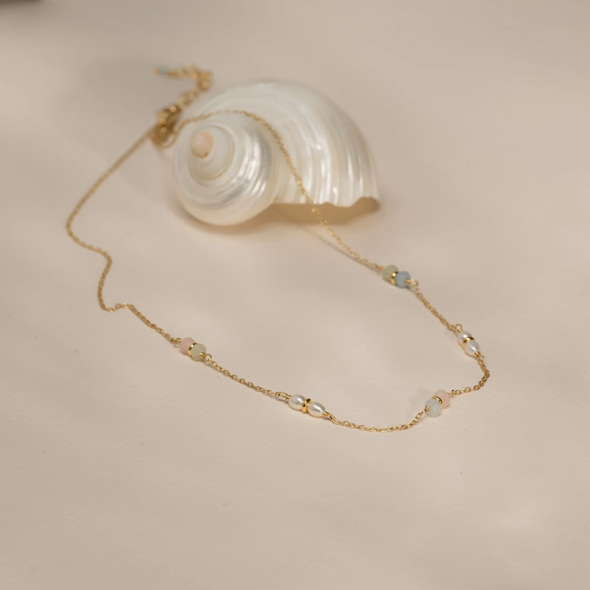 ADIRA MORGANITE PEARL GOLDEN NECKLACE - Image 7
