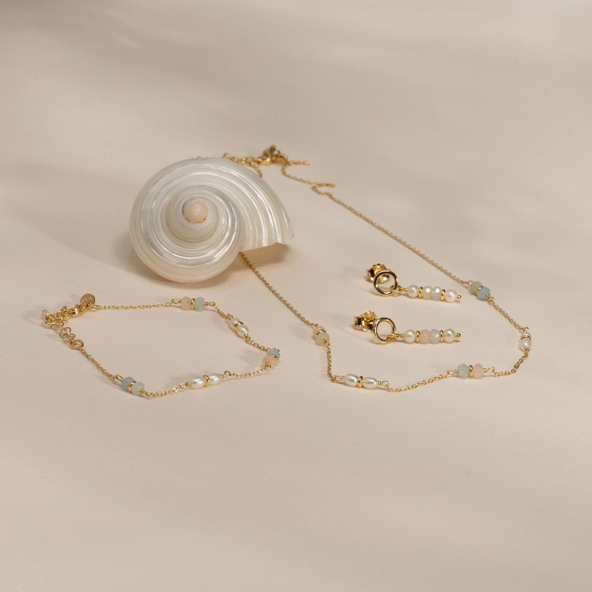 ADIRA MORGANITE PEARL GOLDEN NECKLACE - Image 9