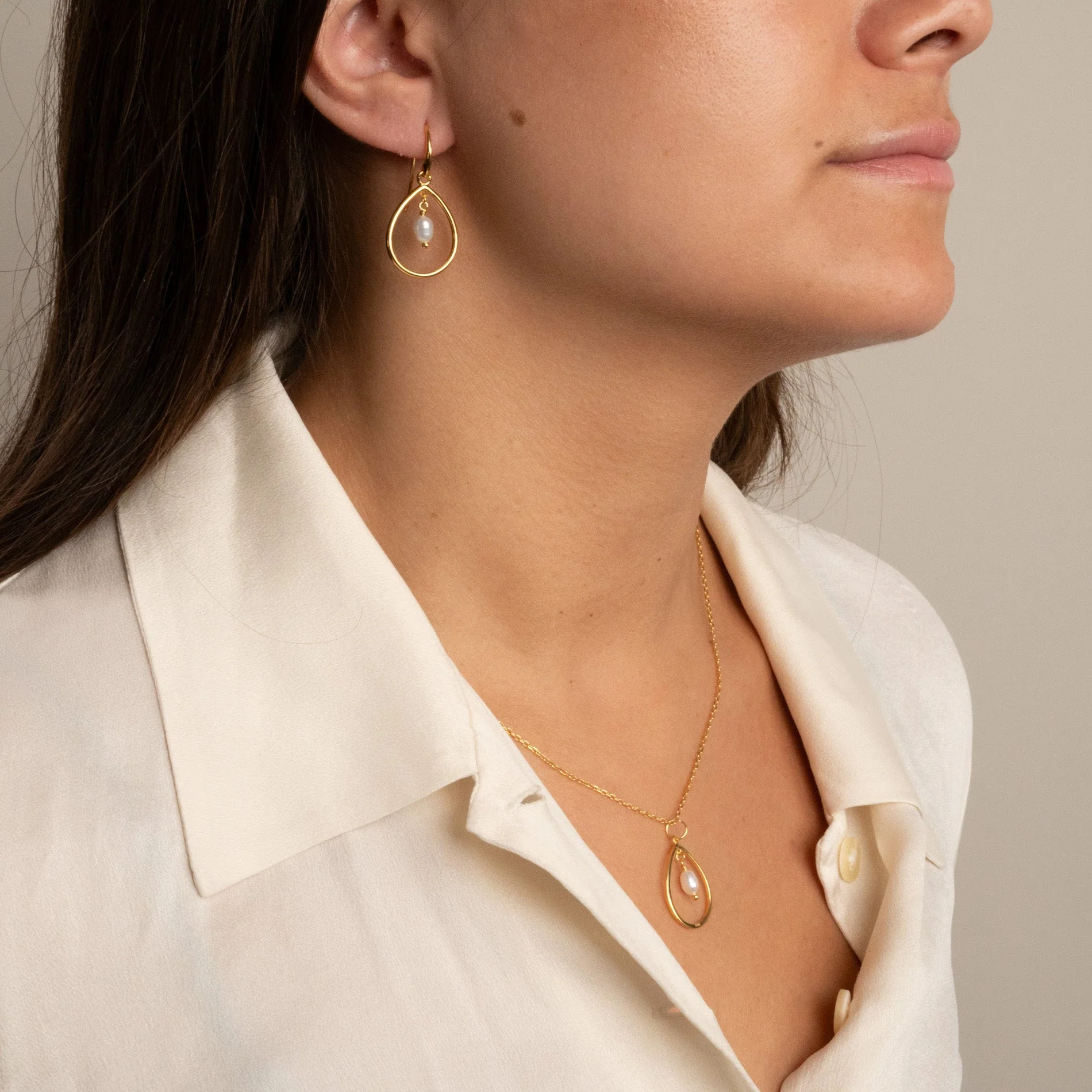 ALEXANDRA PEARL GOLDEN PENDANT - Image 4
