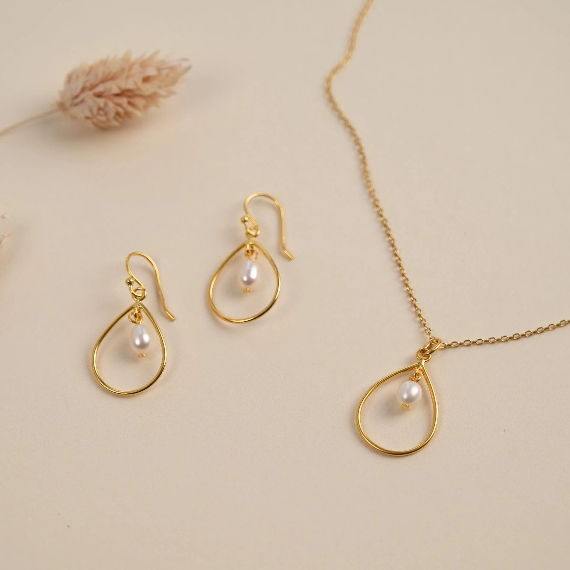 ALEXANDRA PEARL GOLDEN PENDANT - Image 6