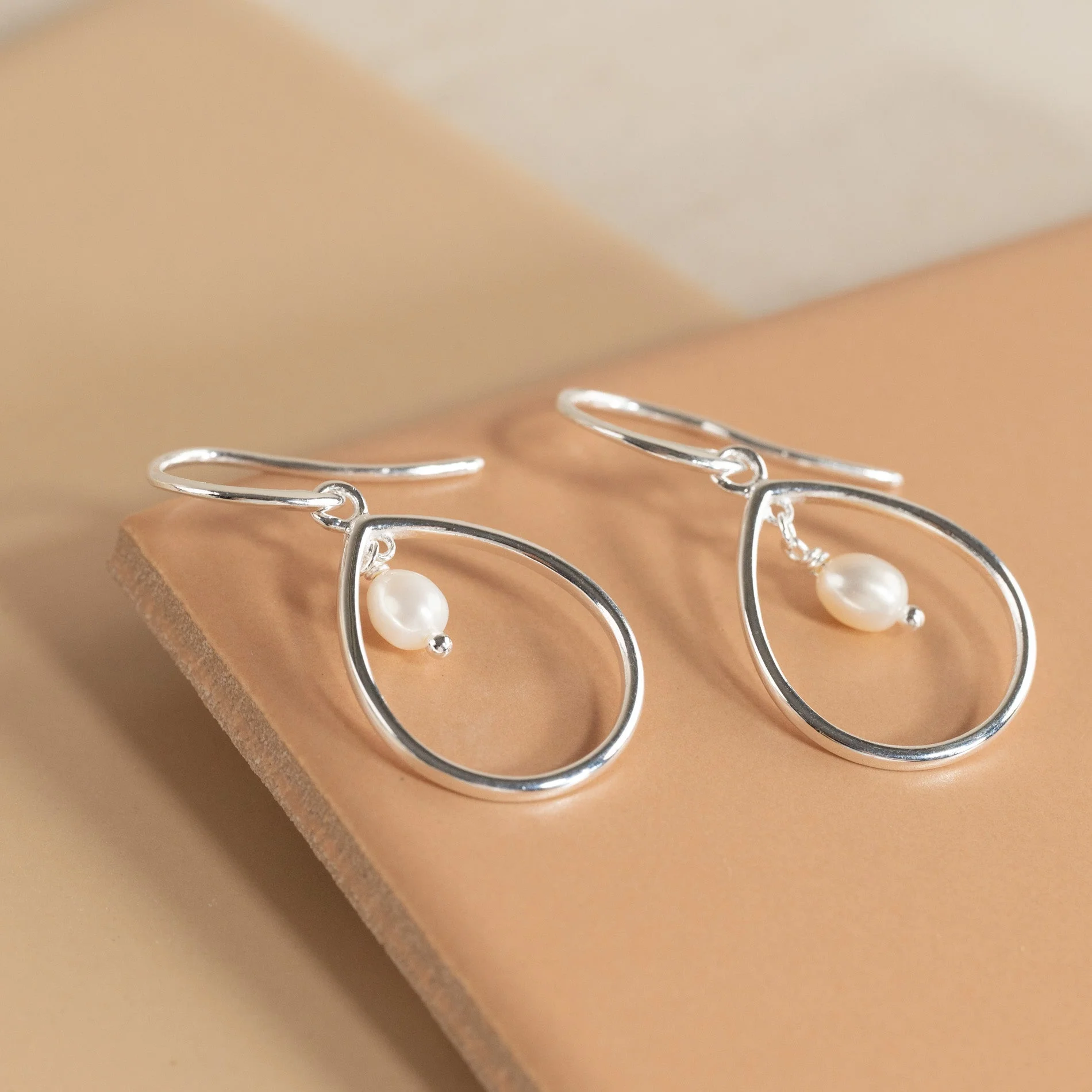 ALEXANDRA PEARL SILVER EARRING - Image 3
