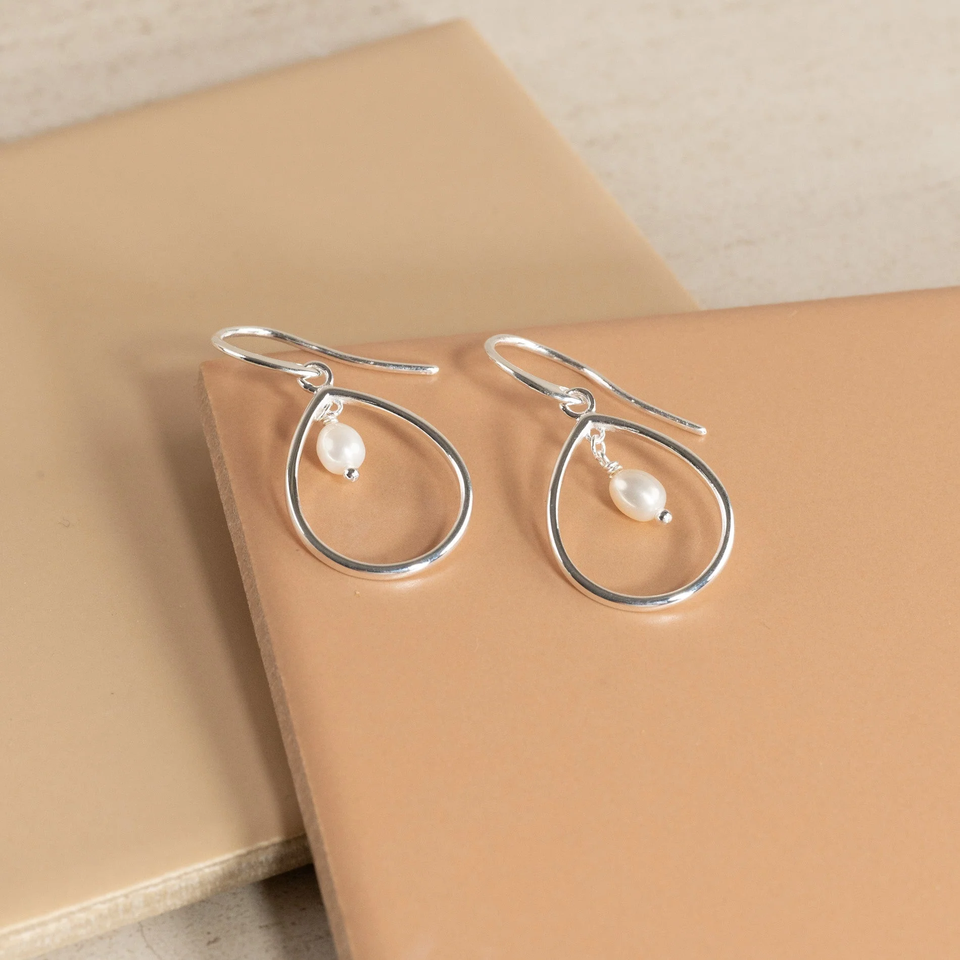 ALEXANDRA PEARL SILVER EARRING - Image 5