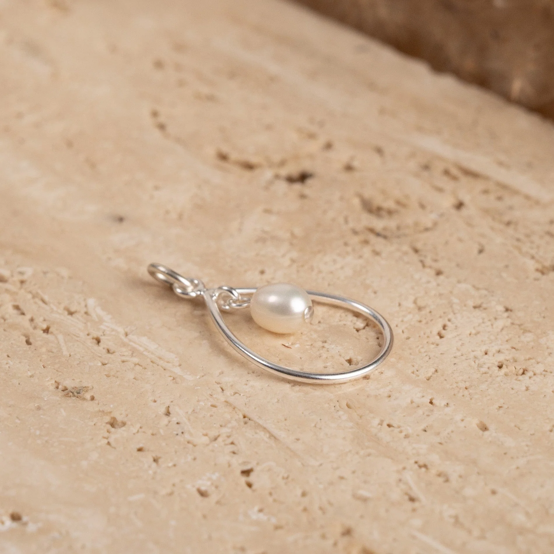 ALEXANDRA PEARL SILVER PENDANT - Image 4
