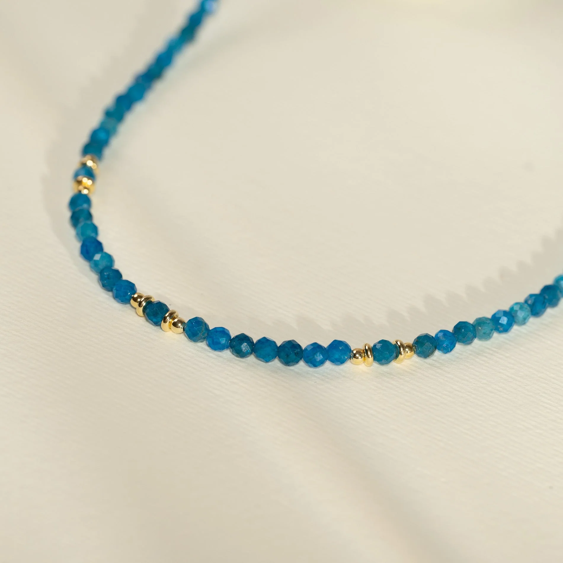 ALINA BLUE APATITE GOLDEN NECKLACE - Image 3