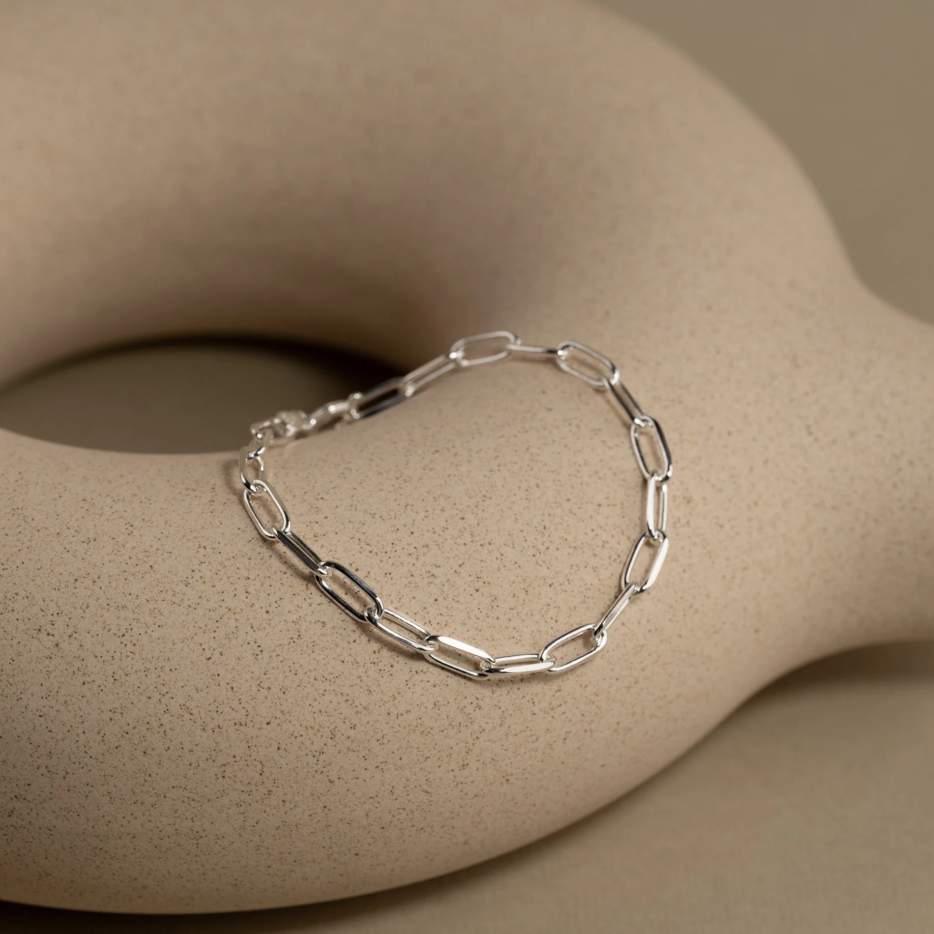 ALMA LARGE LINK SILVER BRACELET - Image 7