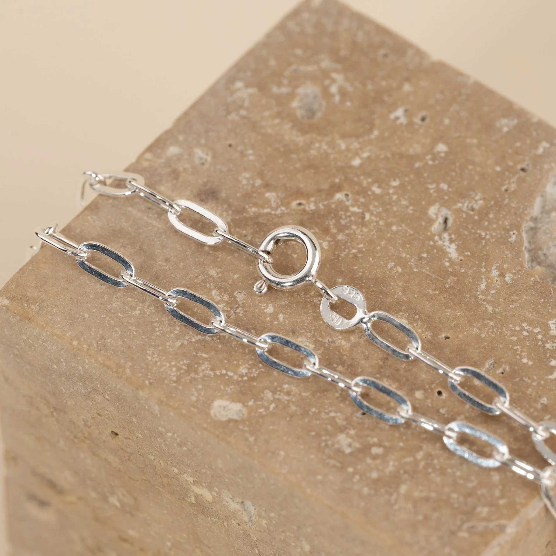 ALMA MEDIUM LINK SILVER BRACELET - Image 5