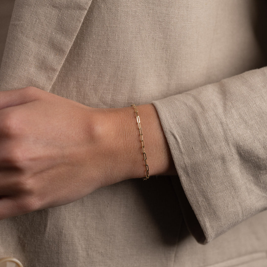 ALMA MEDIUM SOLID GOLD BRACELET - Image 3