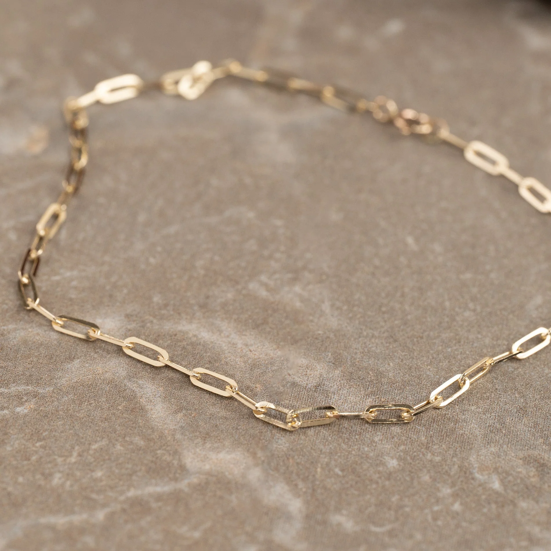 ALMA MEDIUM SOLID GOLD BRACELET - Image 6