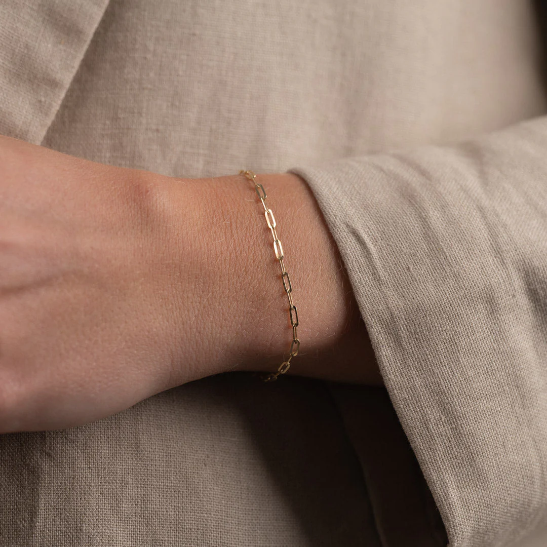 ALMA MEDIUM SOLID GOLD BRACELET - Image 7