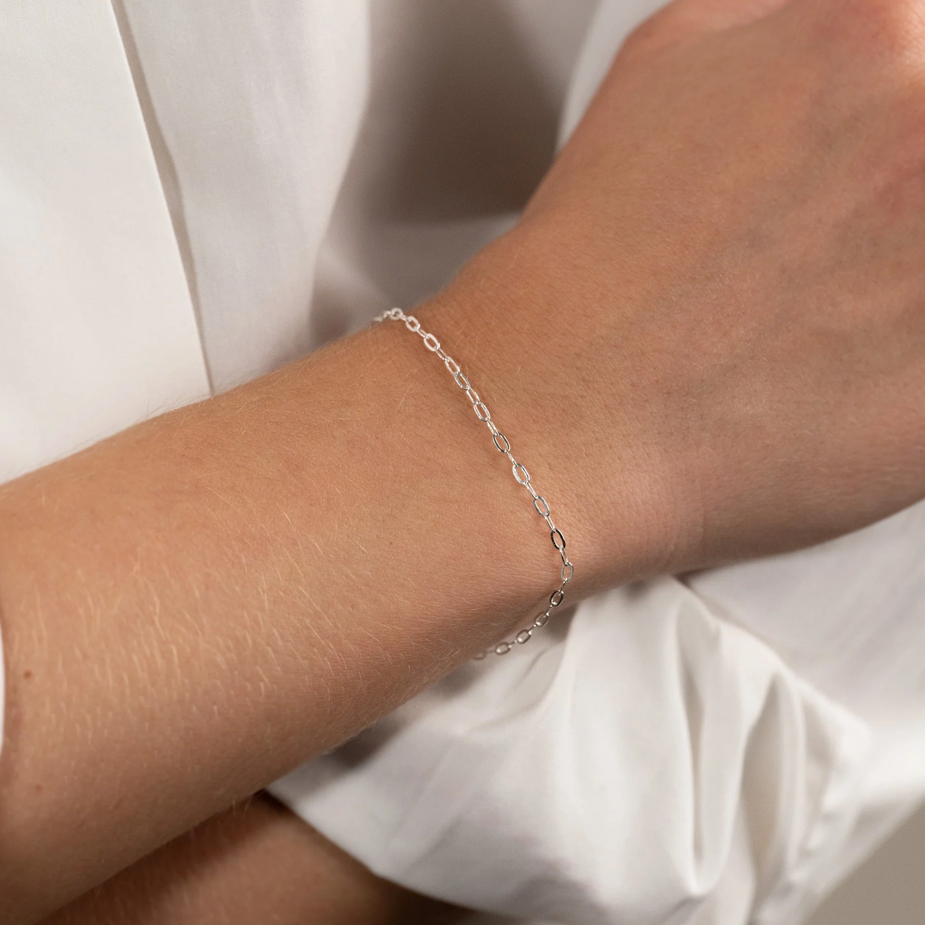 ALMA SMALL LINK SILVER BRACELET - Image 2