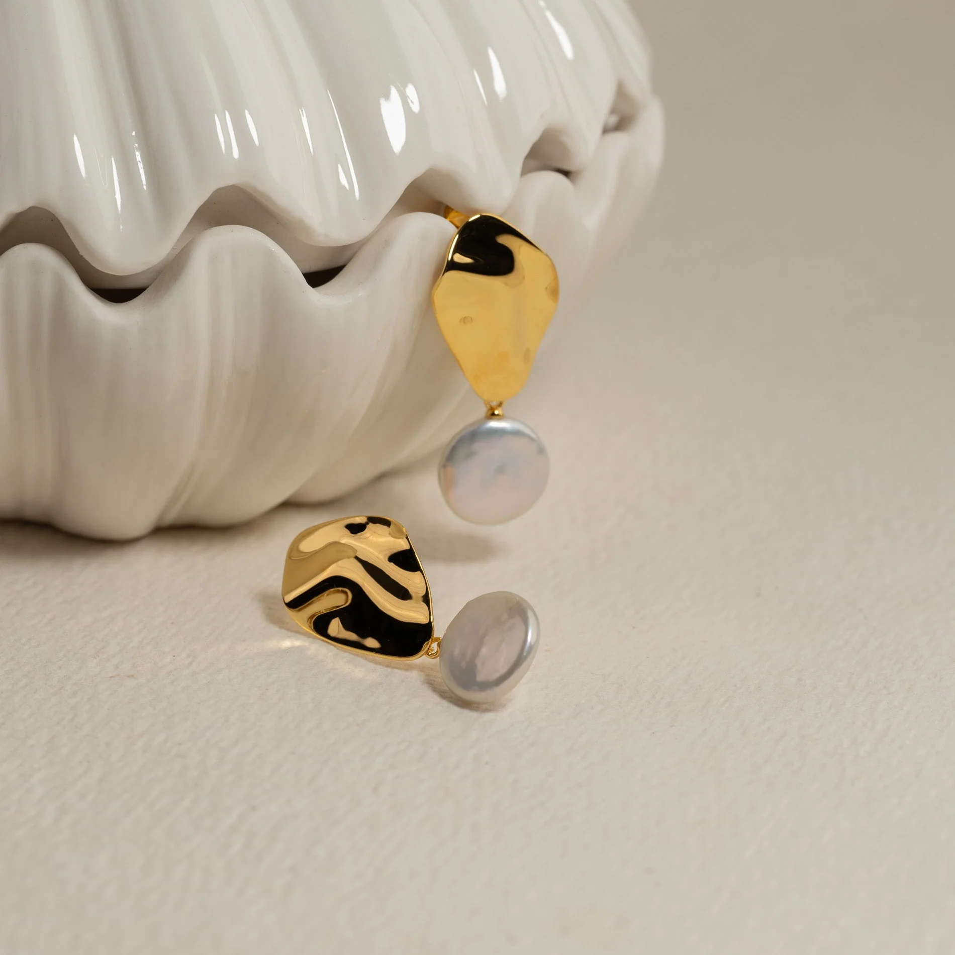 ALMIRA PEARL GOLDEN EARRING - Image 4
