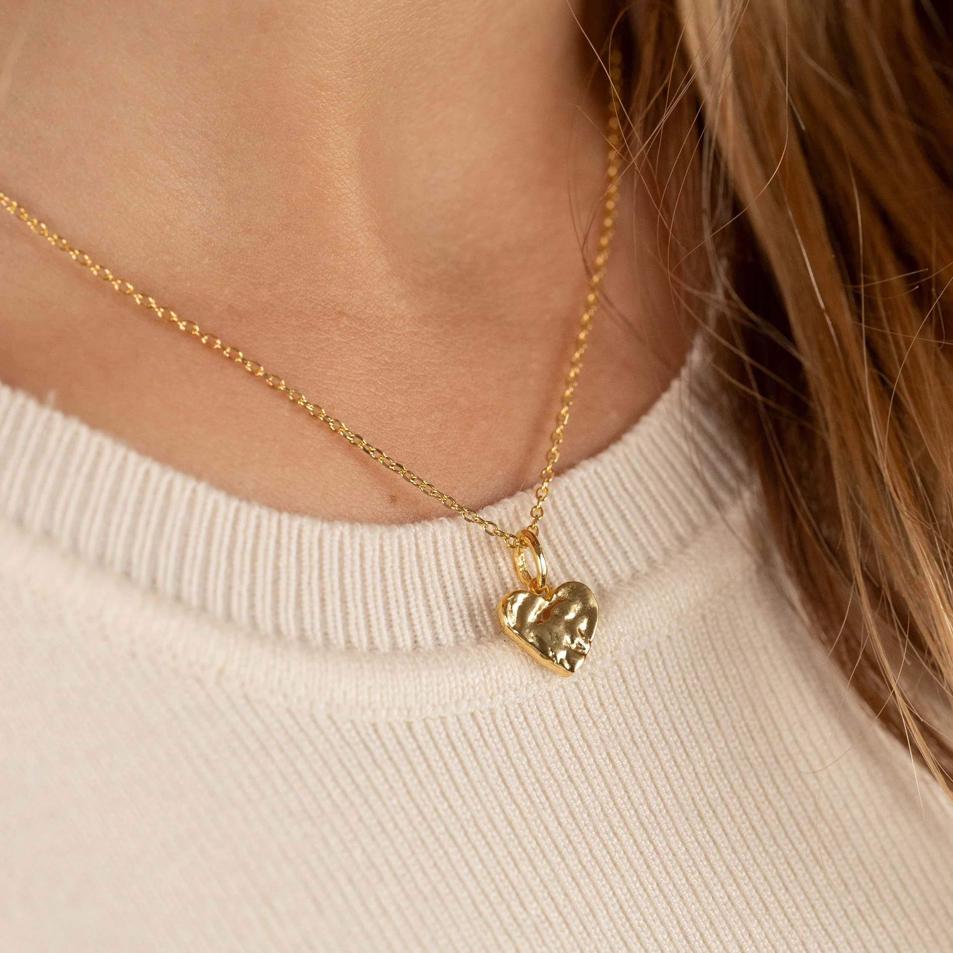 AMABEL GOLDEN PENDANT - Image 3