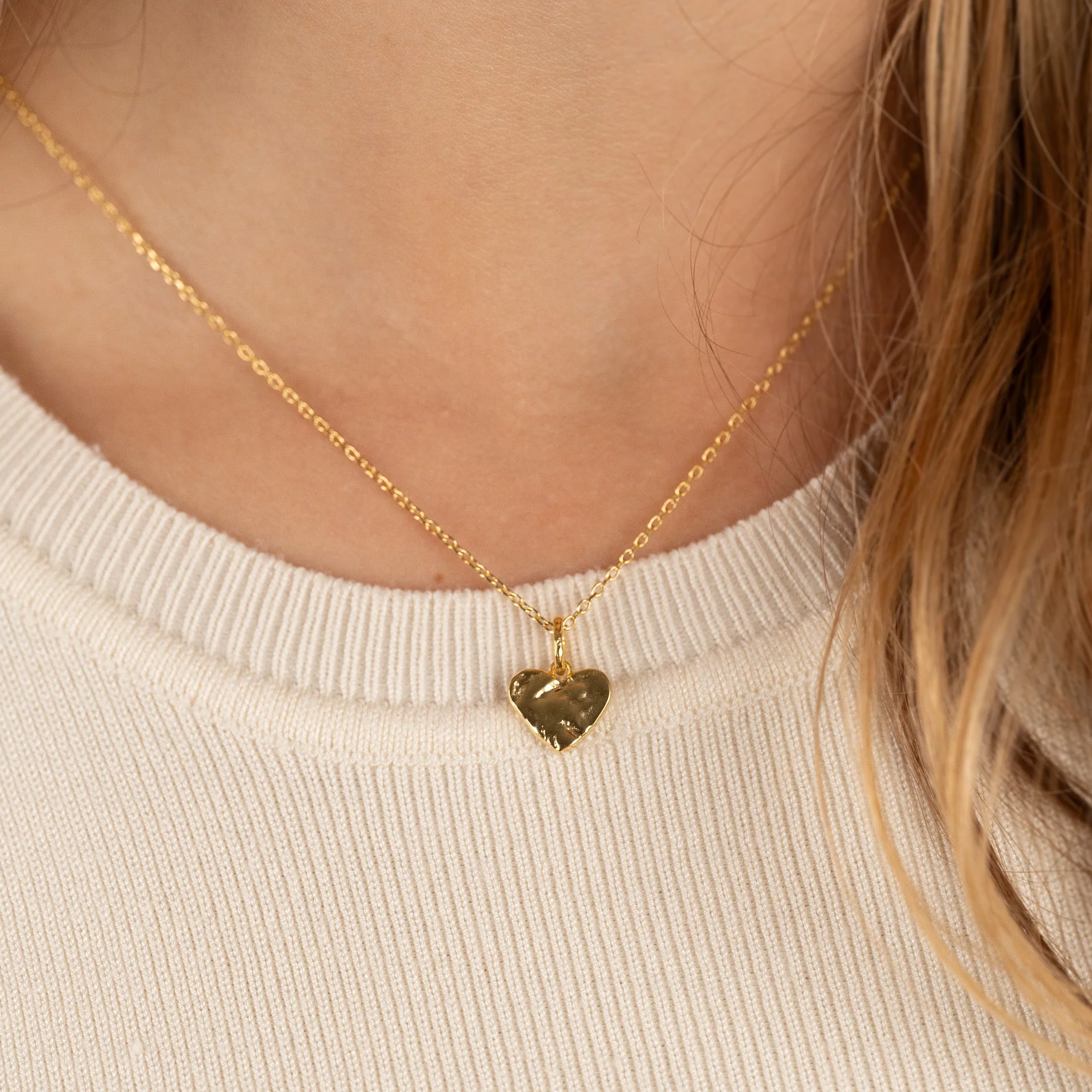 AMABEL GOLDEN PENDANT - Image 6