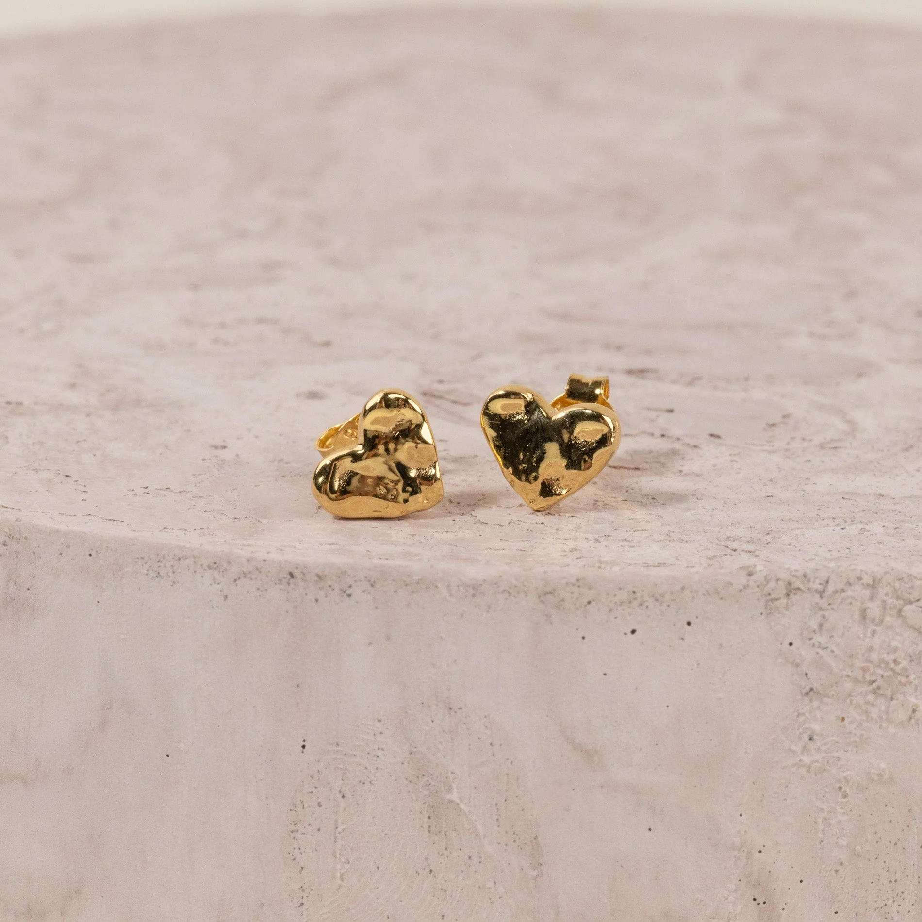 AMABEL GOLDEN STUD EARRING - Image 3