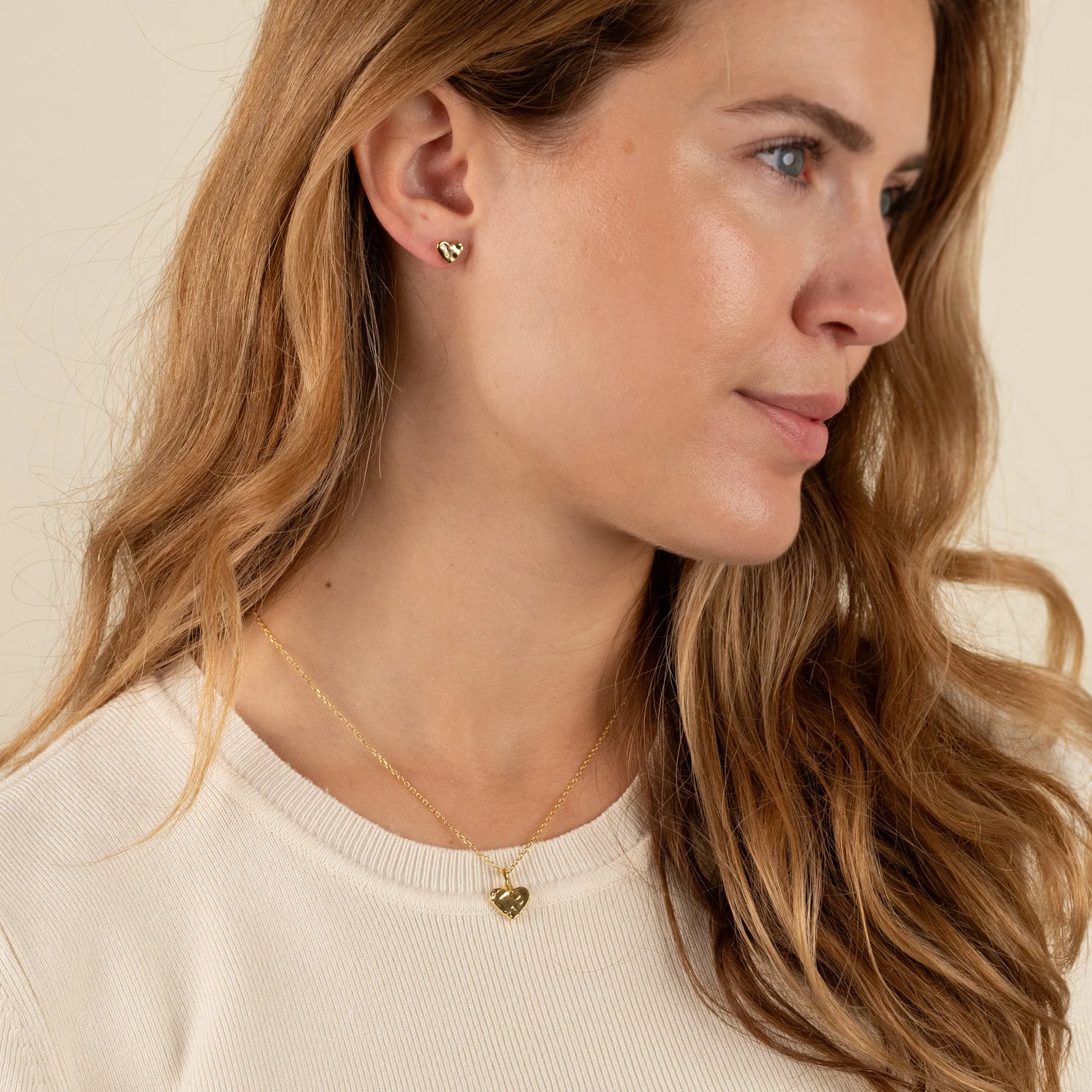 AMABEL GOLDEN STUD EARRING - Image 7