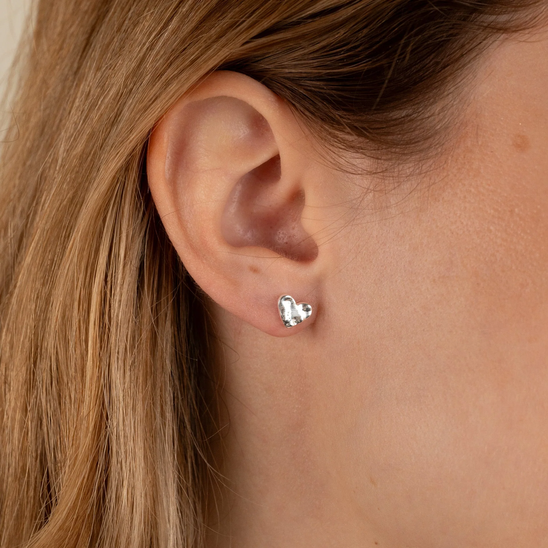 AMABEL SILVER STUD EARRING - Image 2