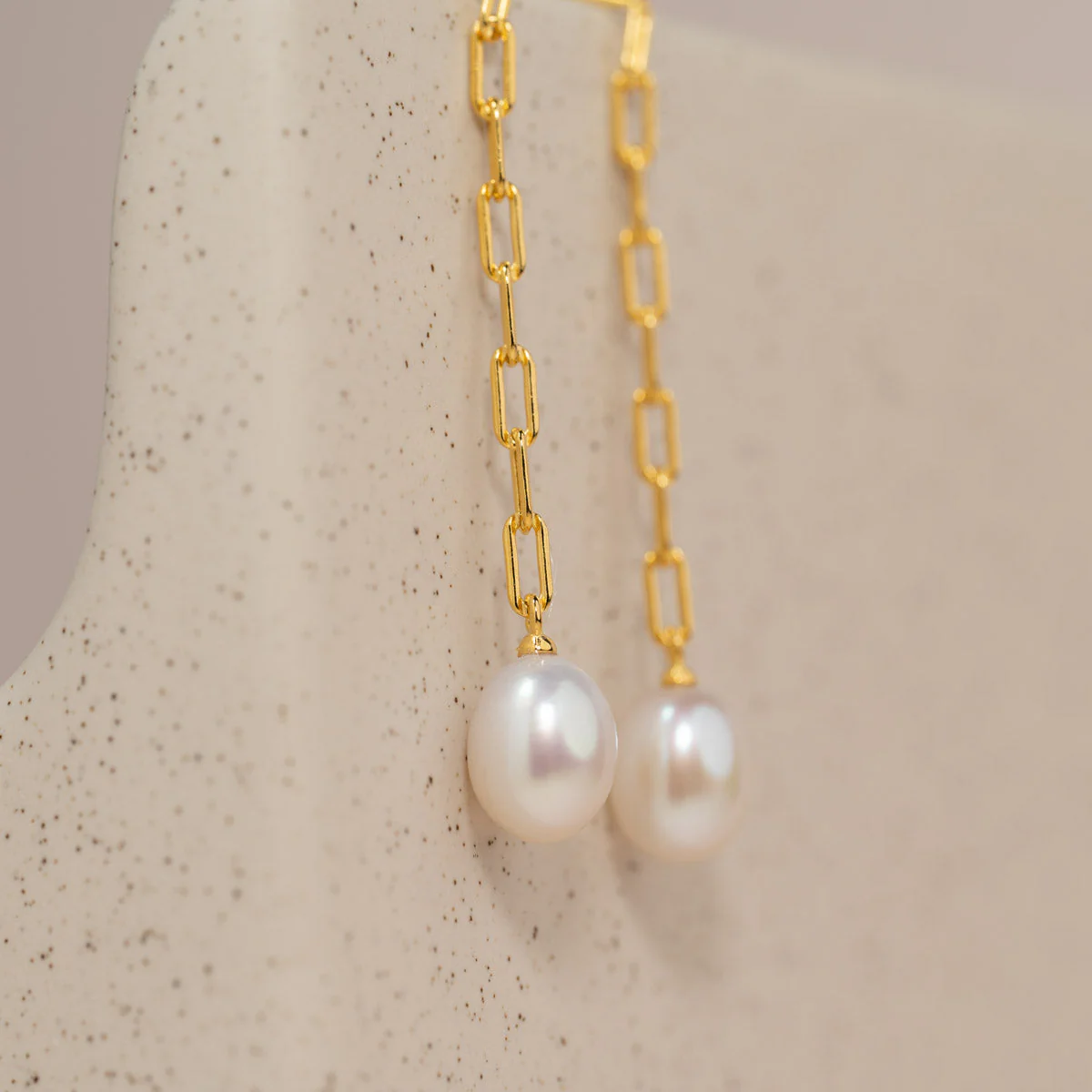 AMALIA PEARL GOLDEN EARRING - Image 3