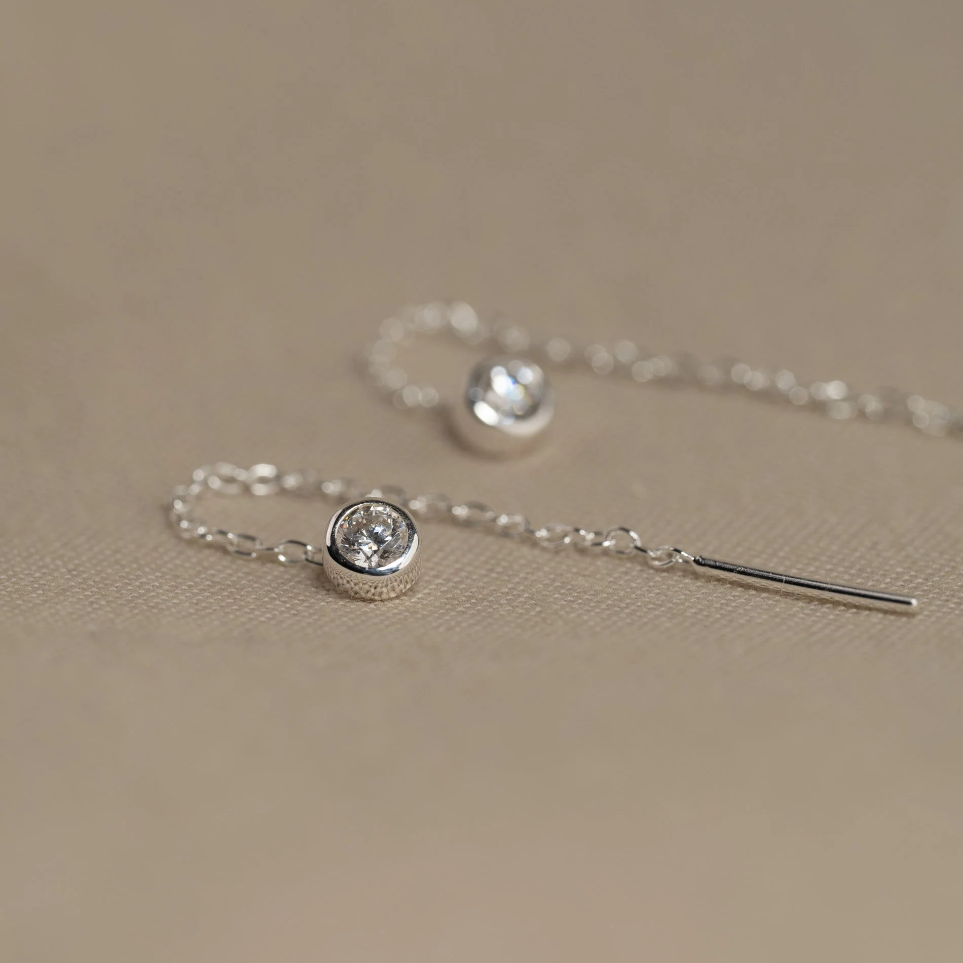 AMANDA CRYSTAL SILVER EARRING - Image 4