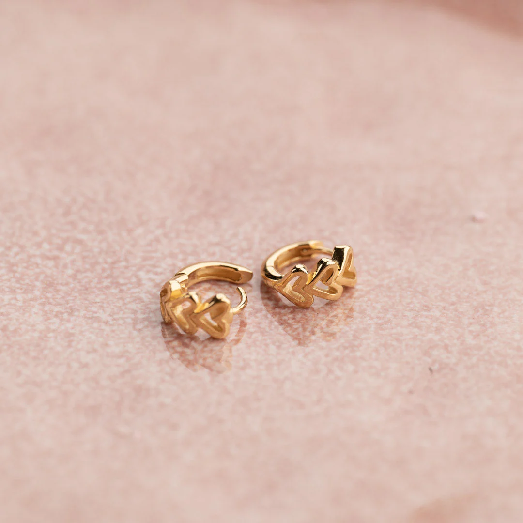 AMARA GOLDEN HUGGIE EARRING