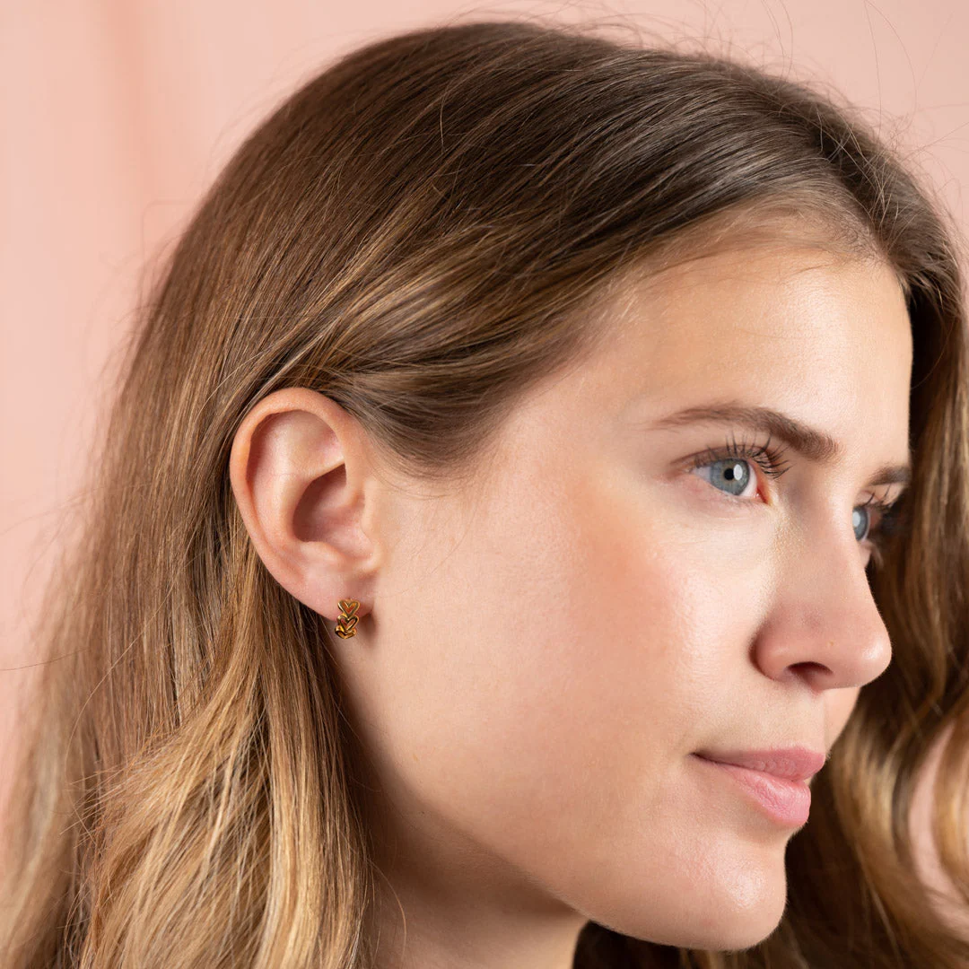 AMARA GOLDEN HUGGIE EARRING - Image 4