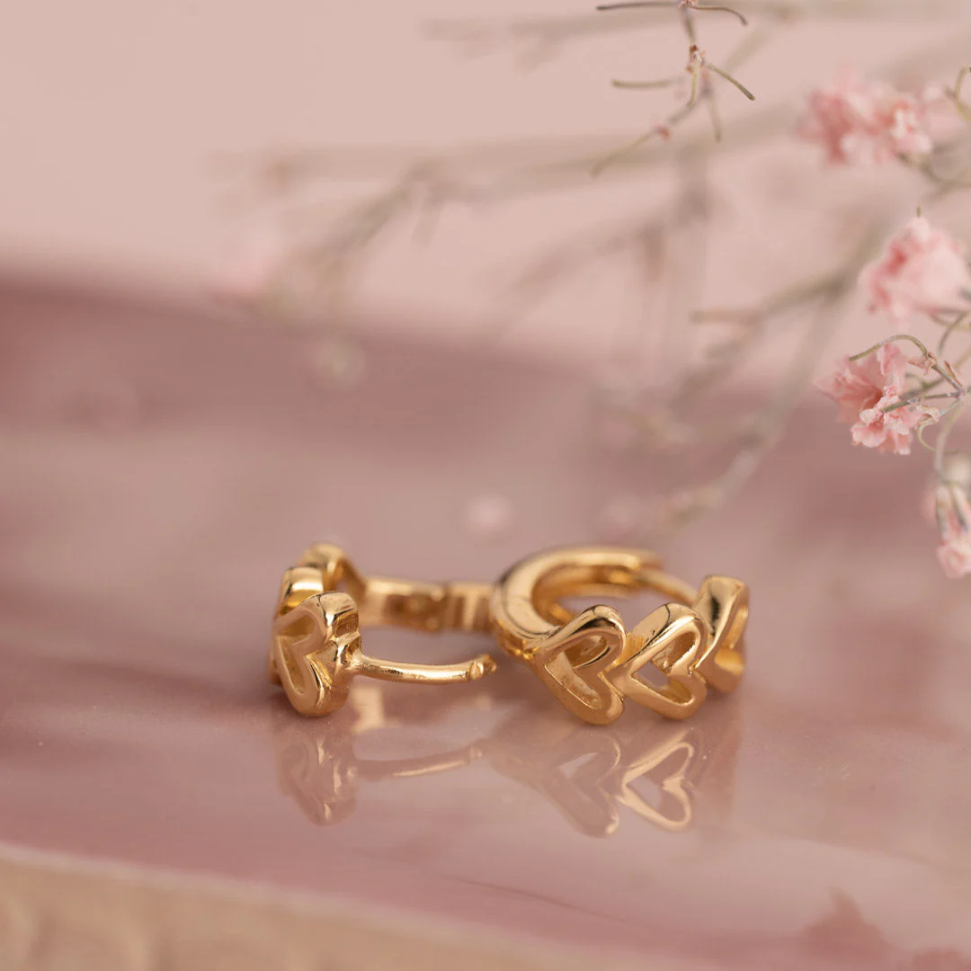 AMARA GOLDEN HUGGIE EARRING - Image 5