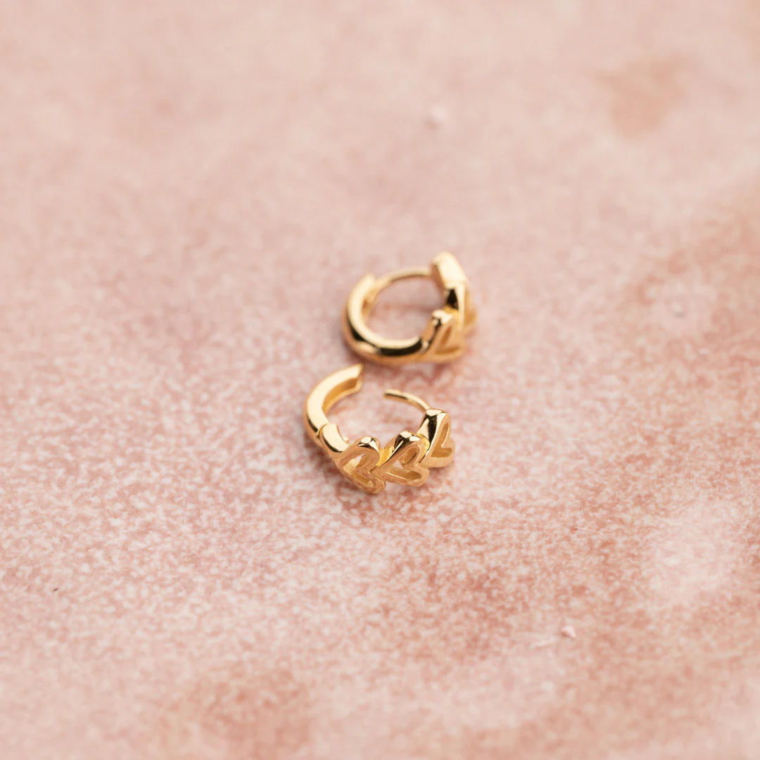 AMARA GOLDEN HUGGIE EARRING - Image 6