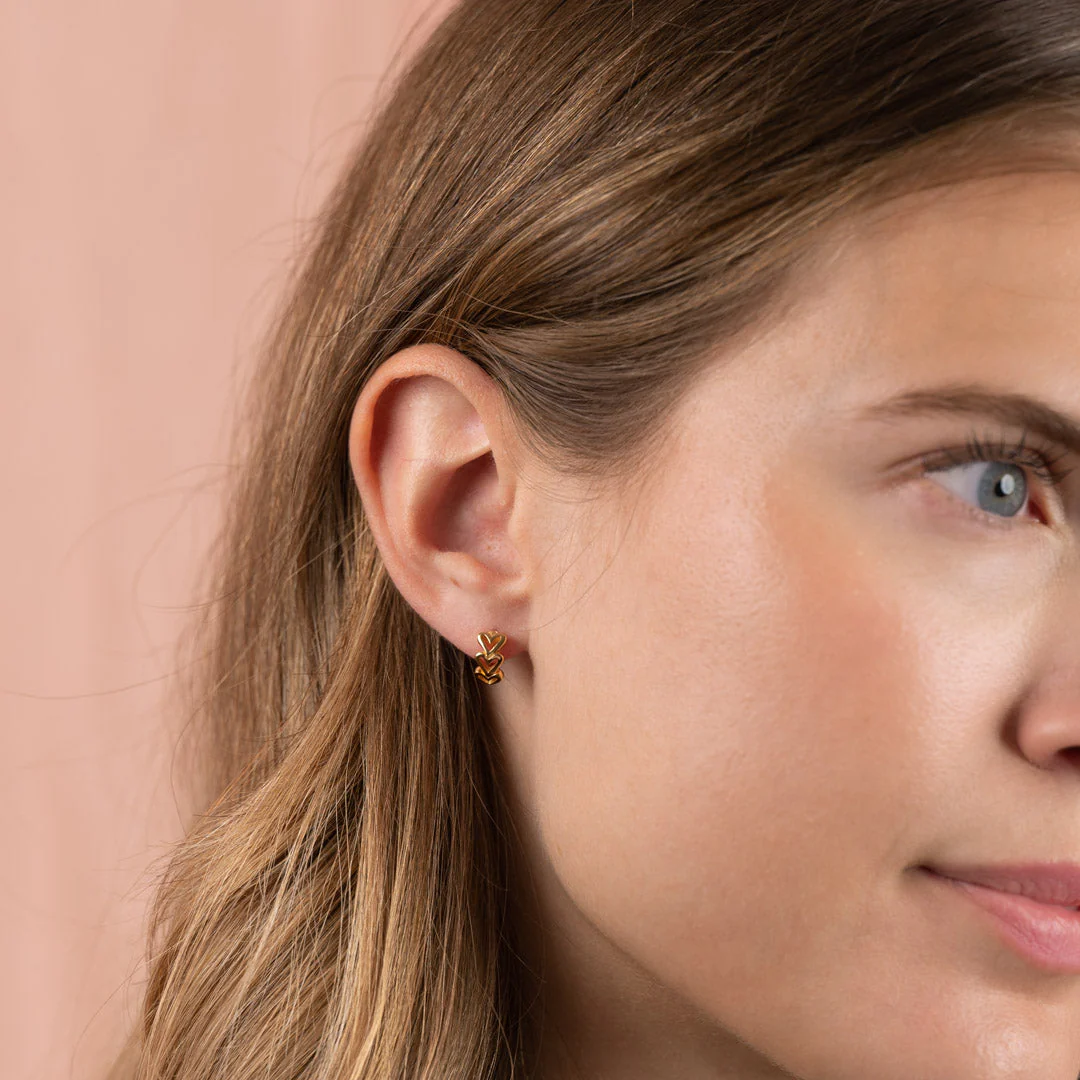 AMARA GOLDEN HUGGIE EARRING - Image 7