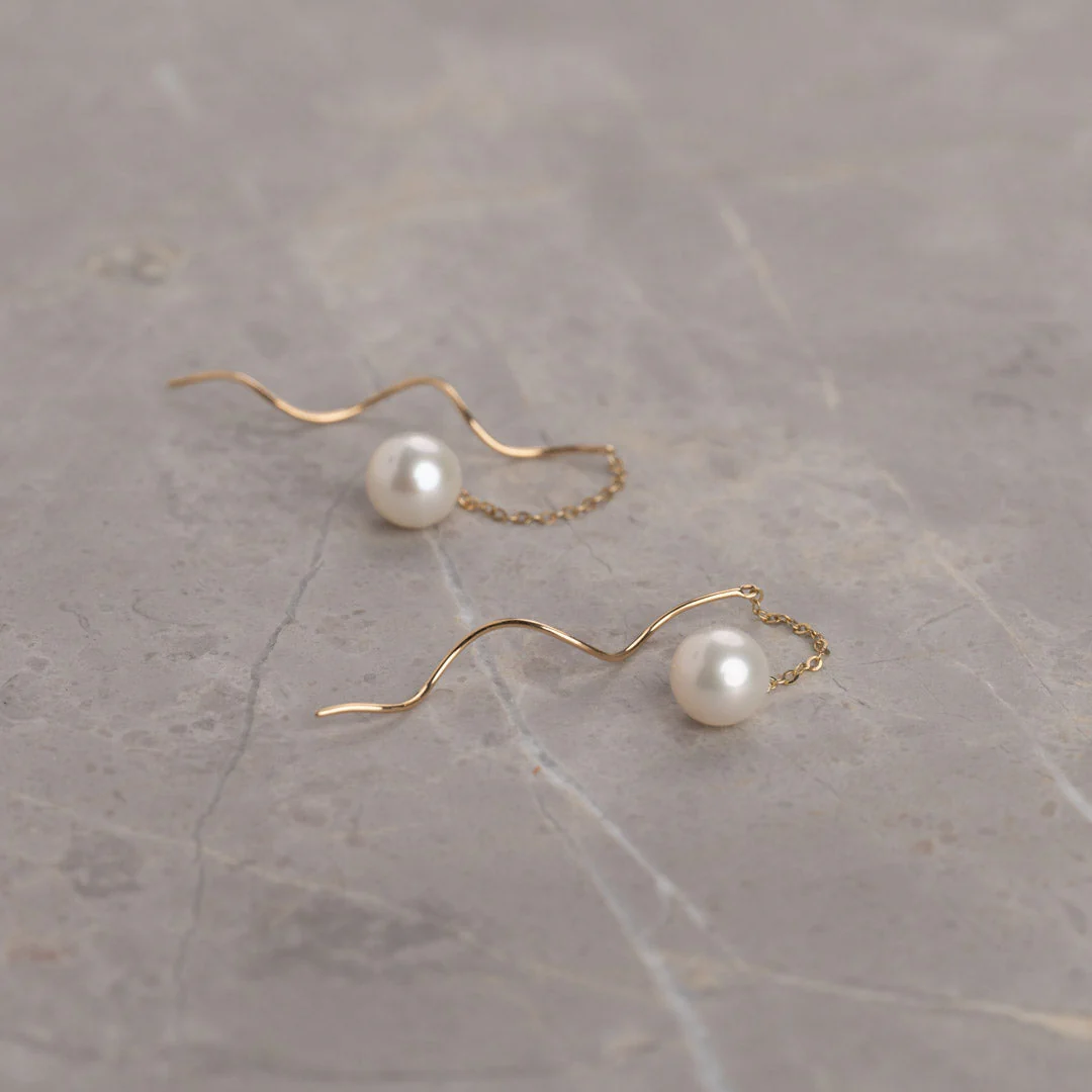 AMELIA PEARL SOLID GOLD EARRING - Image 3