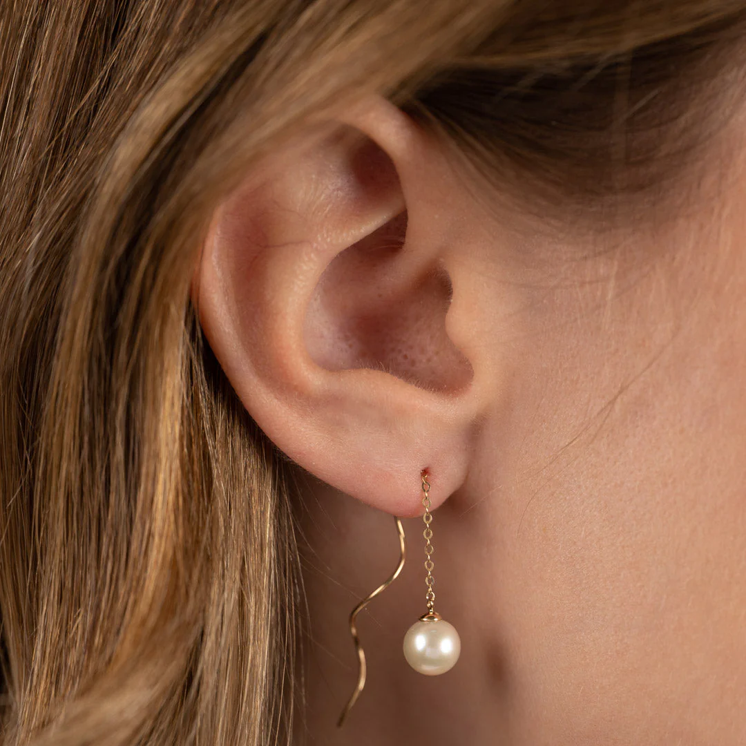 AMELIA PEARL SOLID GOLD EARRING - Image 4