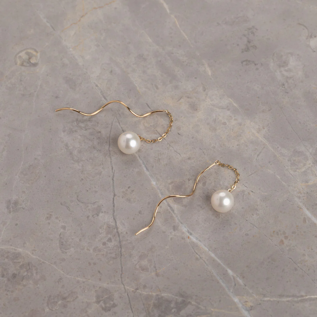 AMELIA PEARL SOLID GOLD EARRING - Image 5