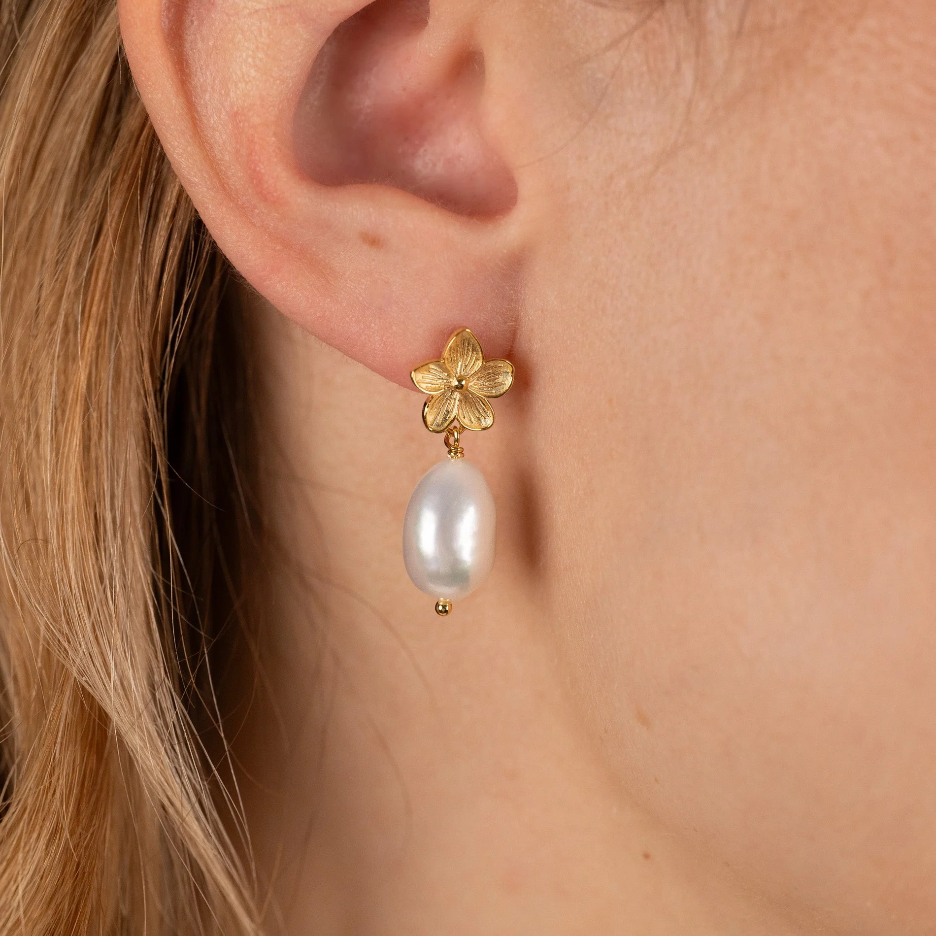ANE PEARL GOLDEN EARRING - Image 2