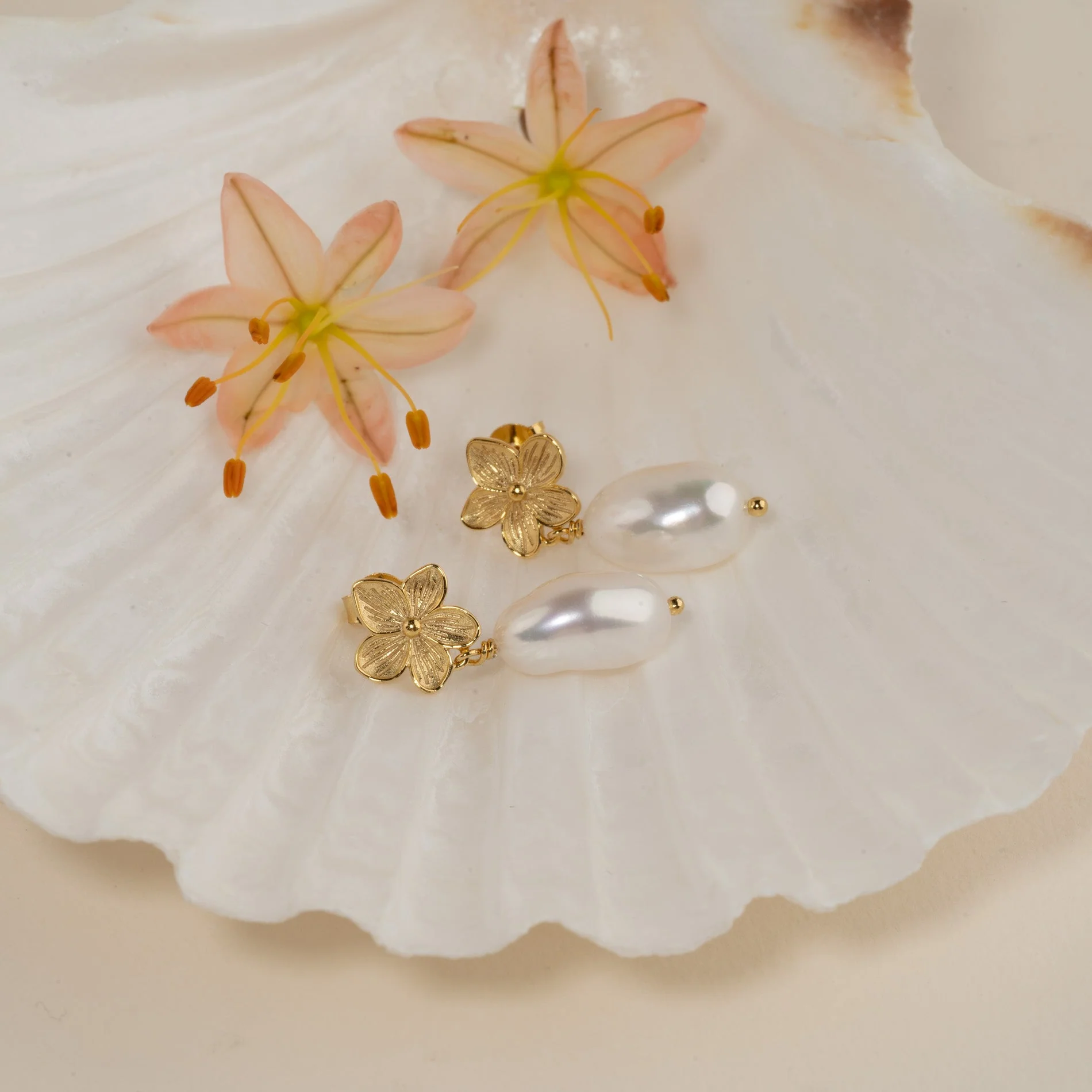 ANE PEARL GOLDEN EARRING - Image 3