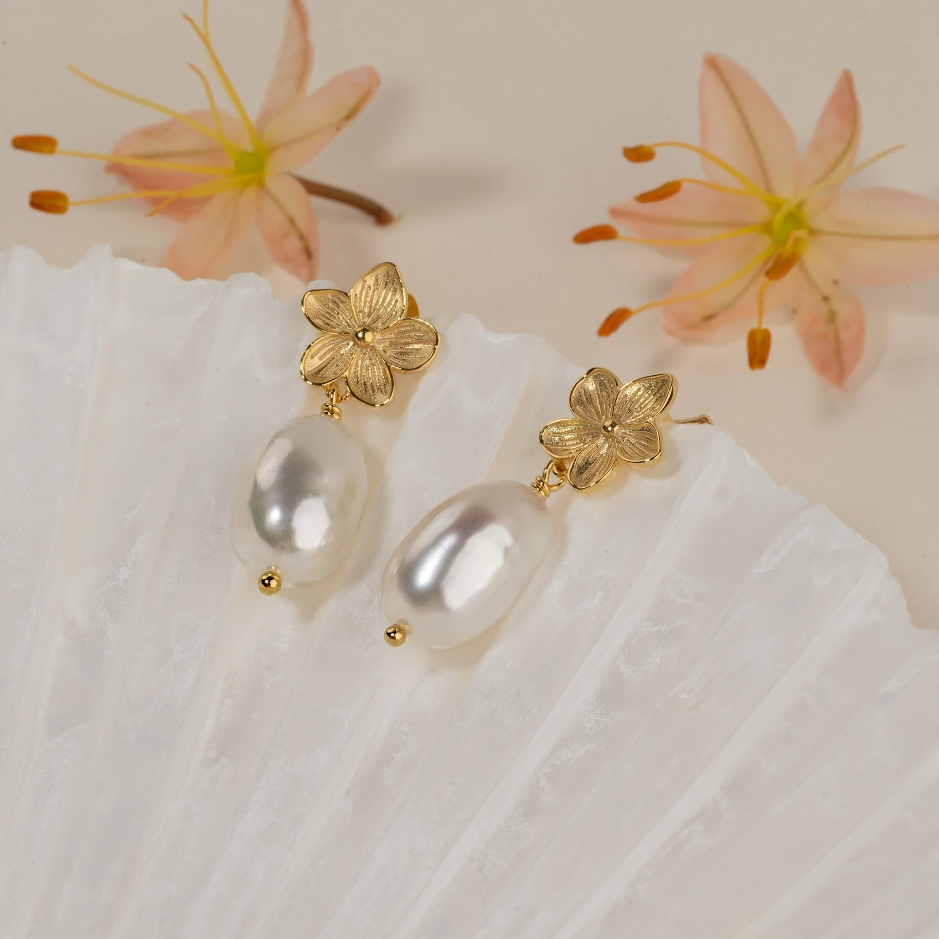 ANE PEARL GOLDEN EARRING - Image 5