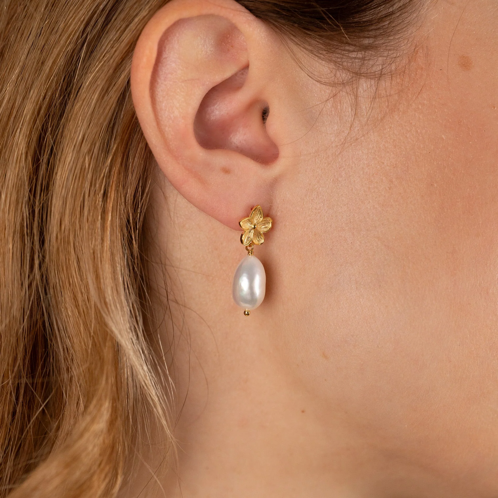 ANE PEARL GOLDEN EARRING - Image 6