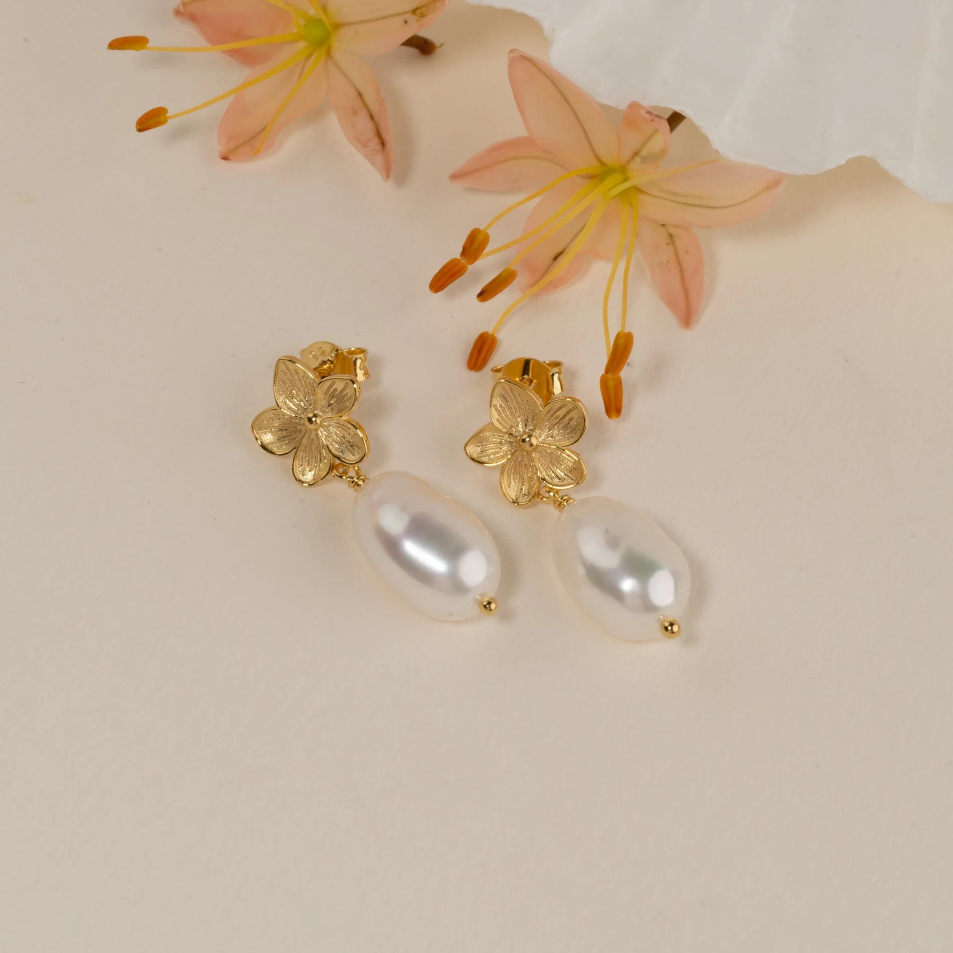 ANE PEARL GOLDEN EARRING - Image 7