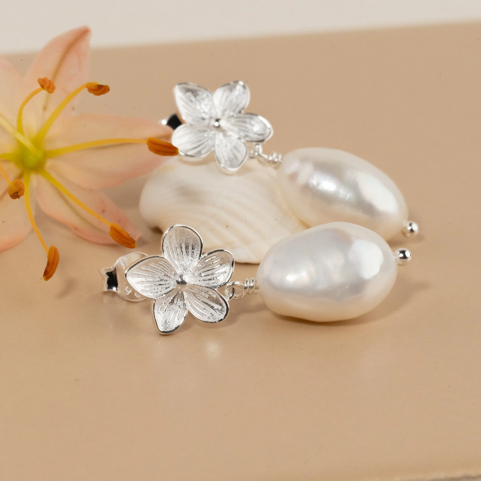 ANE PEARL SILVER EARRING - Image 3