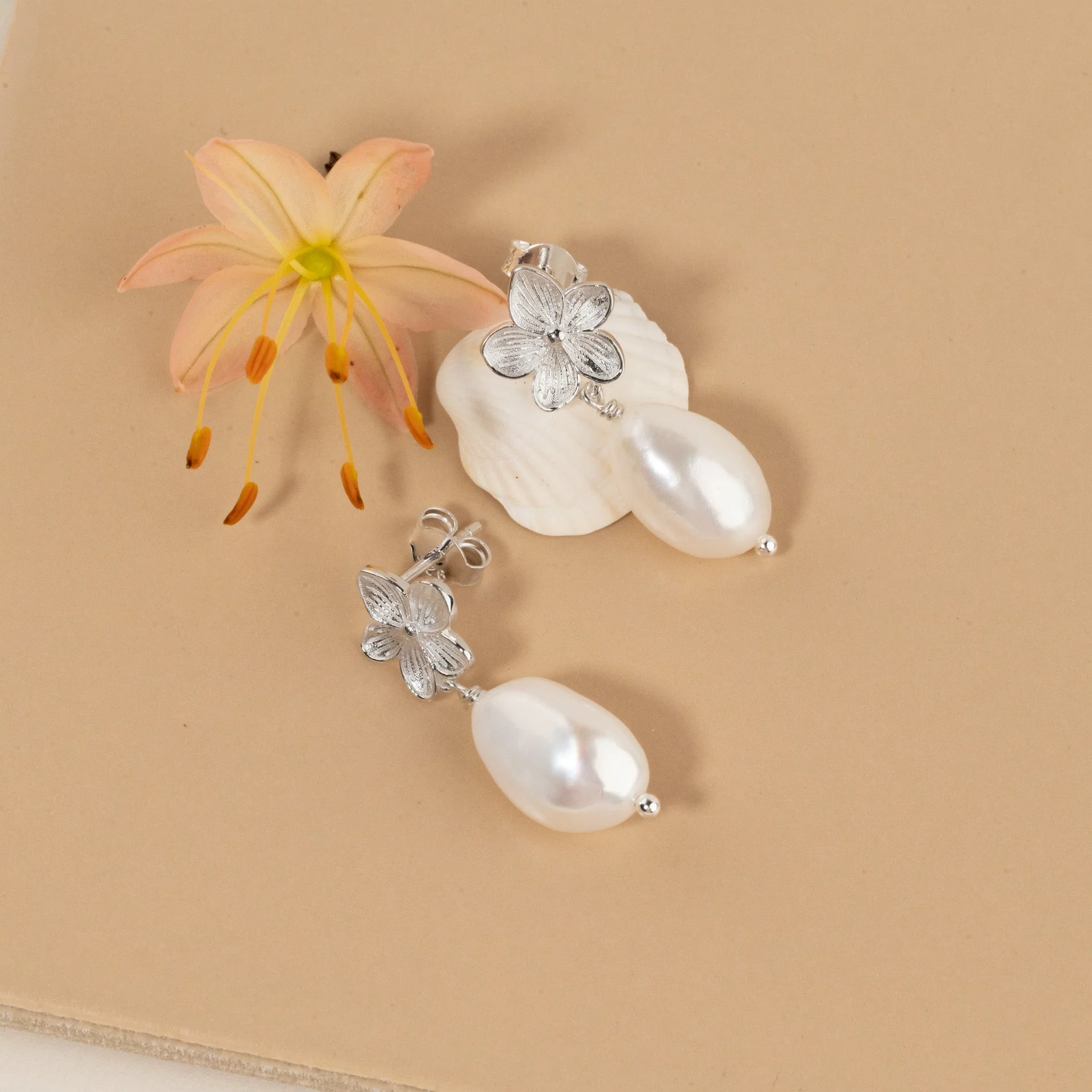 ANE PEARL SILVER EARRING - Image 5