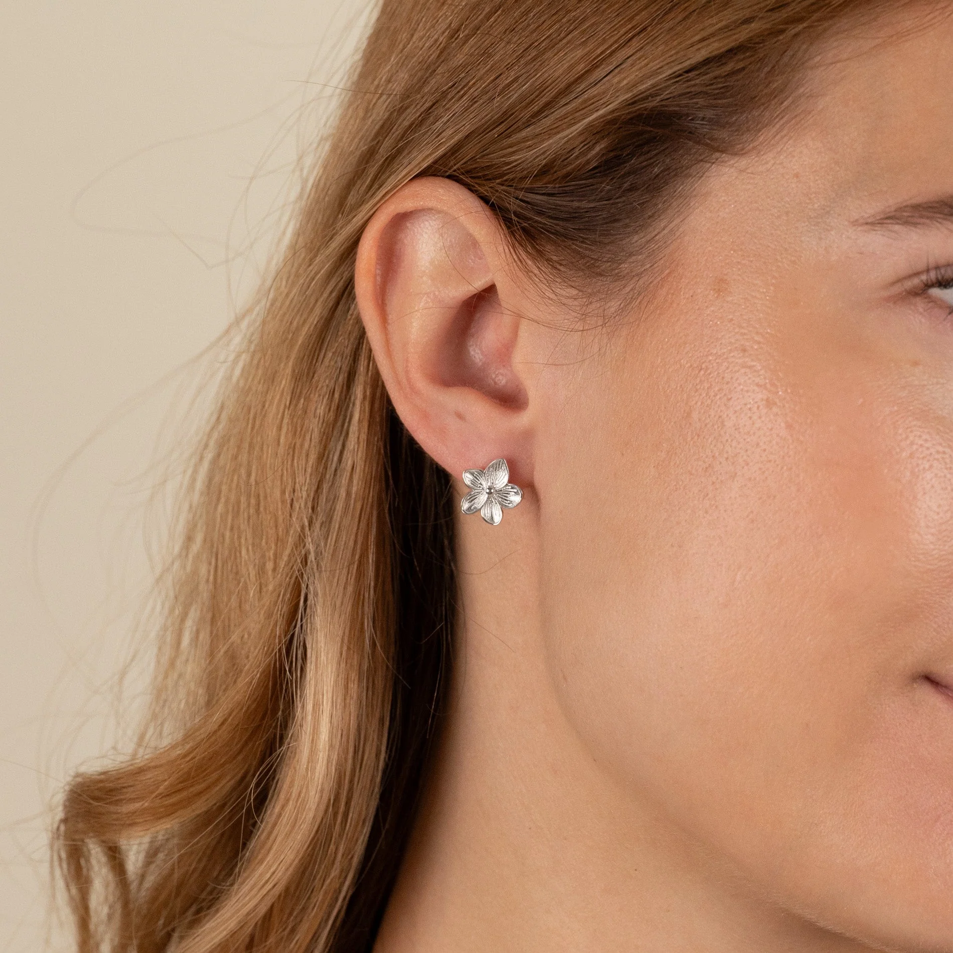 ANE SILVER STUD EARRING - Image 4