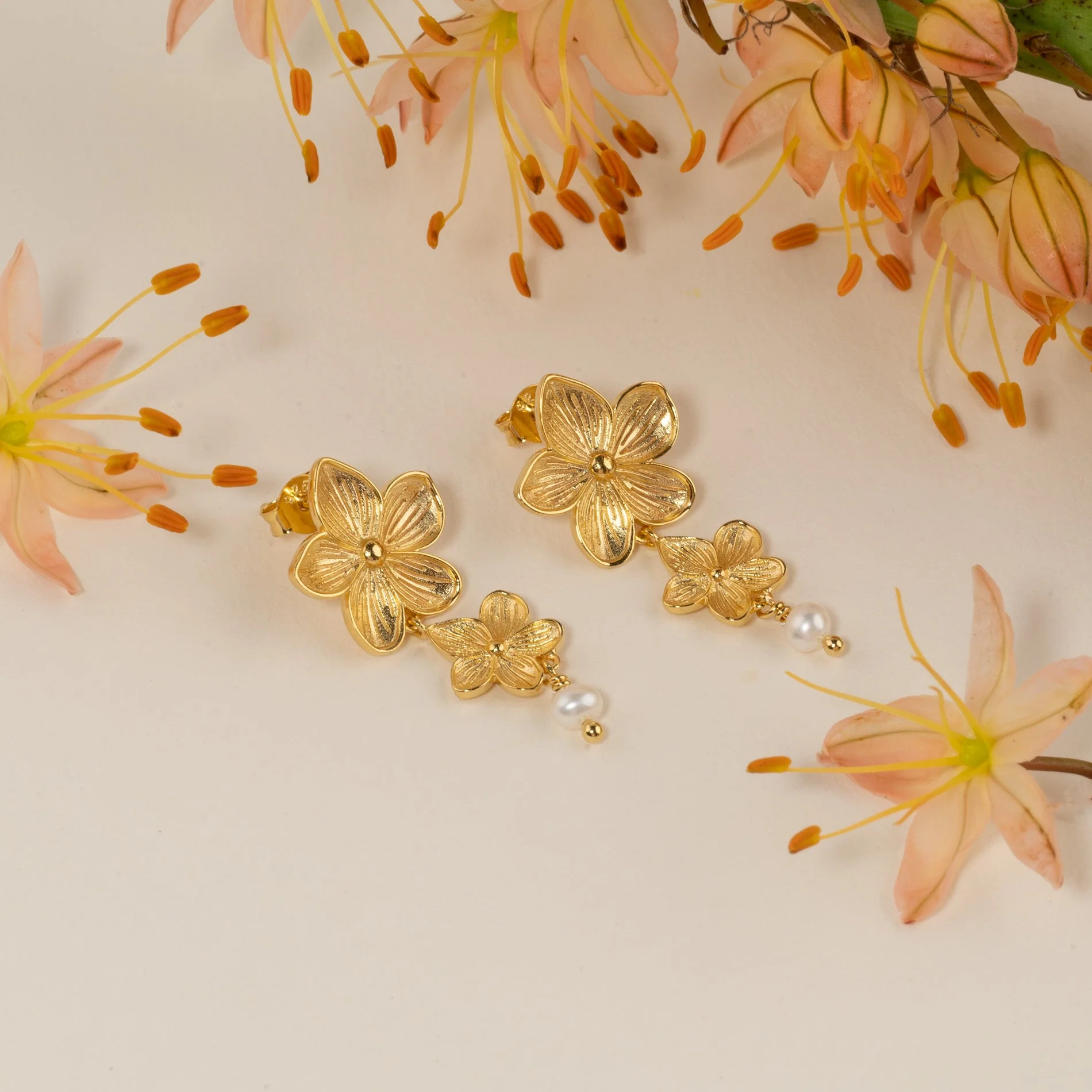 ANEMONE PEARL GOLDEN EARRING