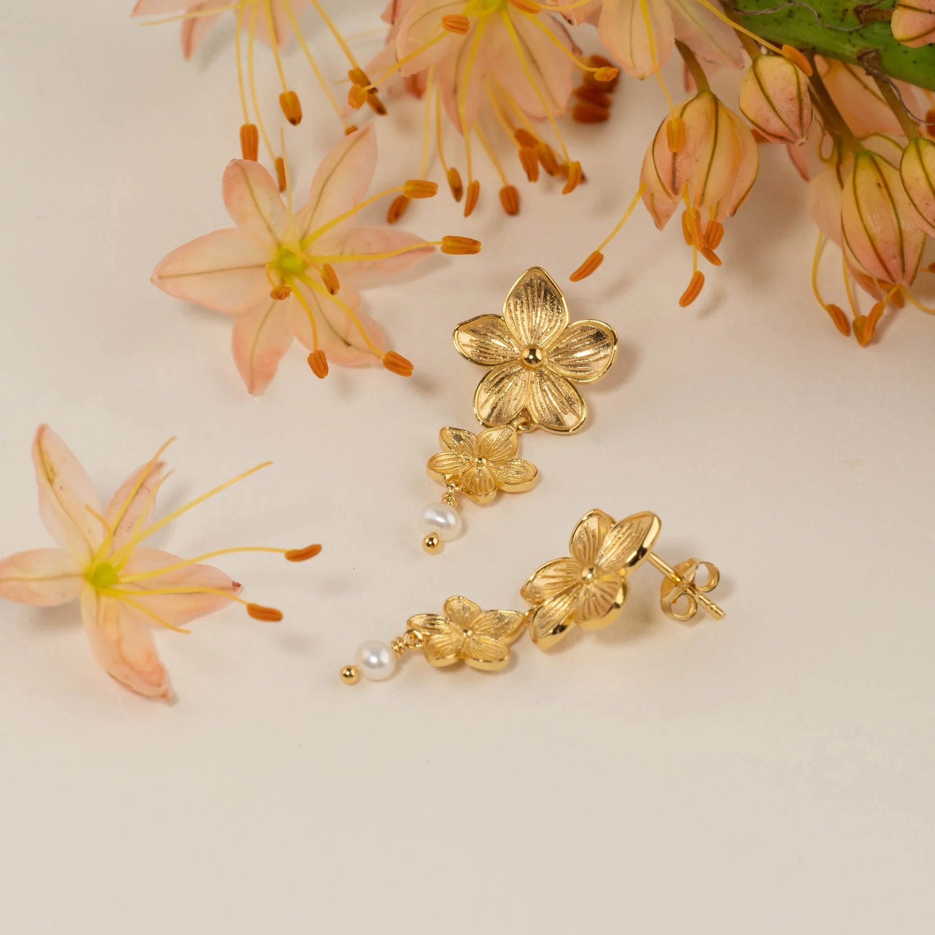 ANEMONE PEARL GOLDEN EARRING - Image 6