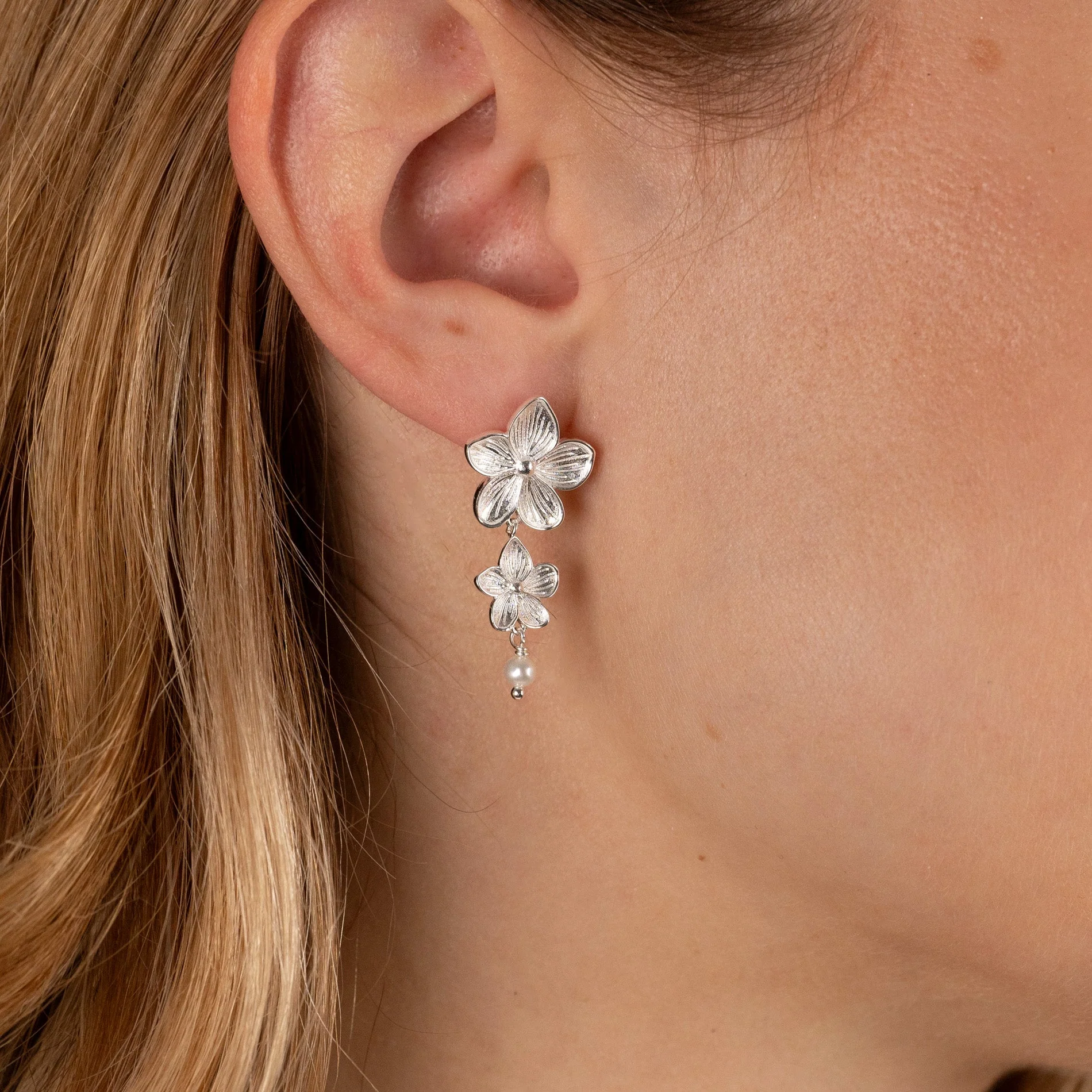 ANEMONE PEARL SILVER EARRING - Image 2