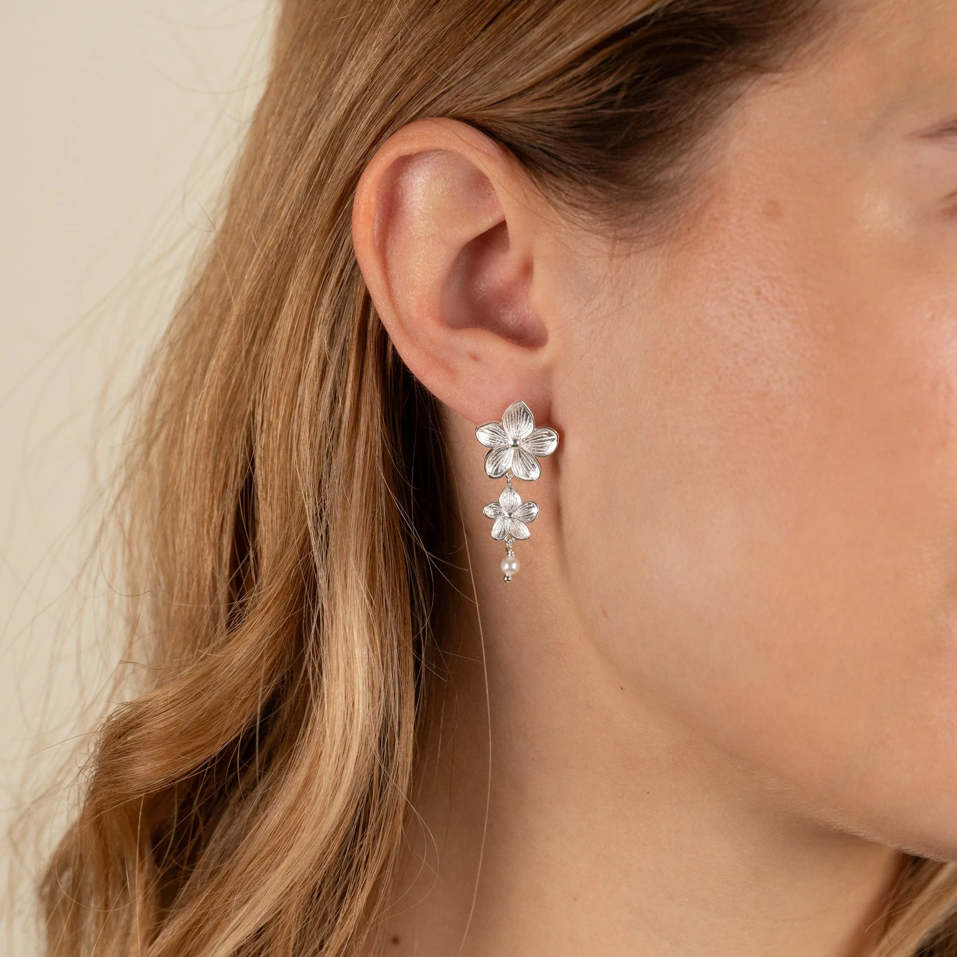 ANEMONE PEARL SILVER EARRING - Image 6