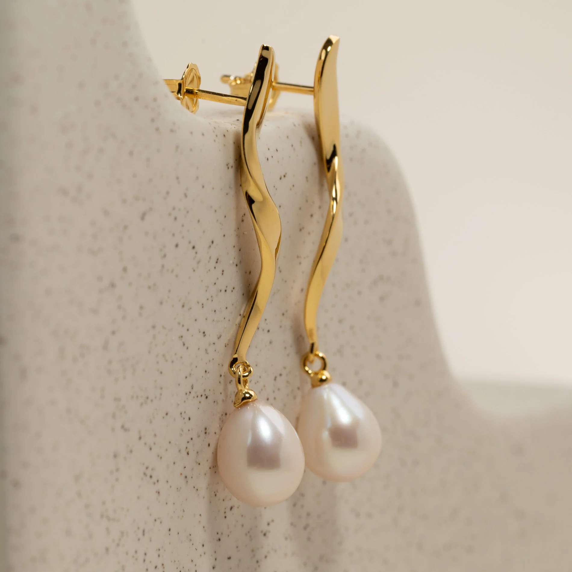 ANJA PEARL GOLDEN EARRING - Image 4