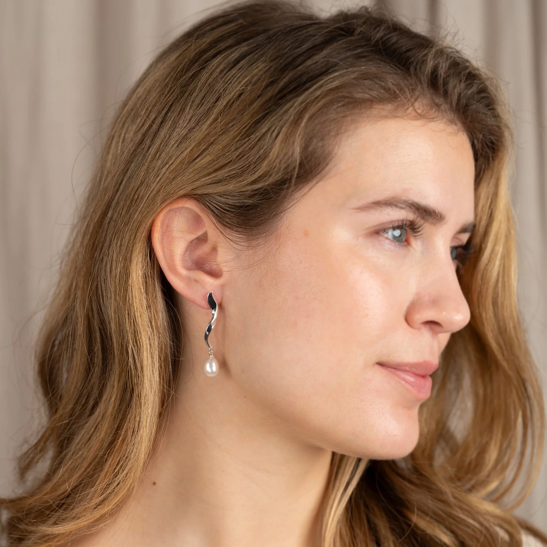 ANJA PEARL SILVER EARRING - Image 3