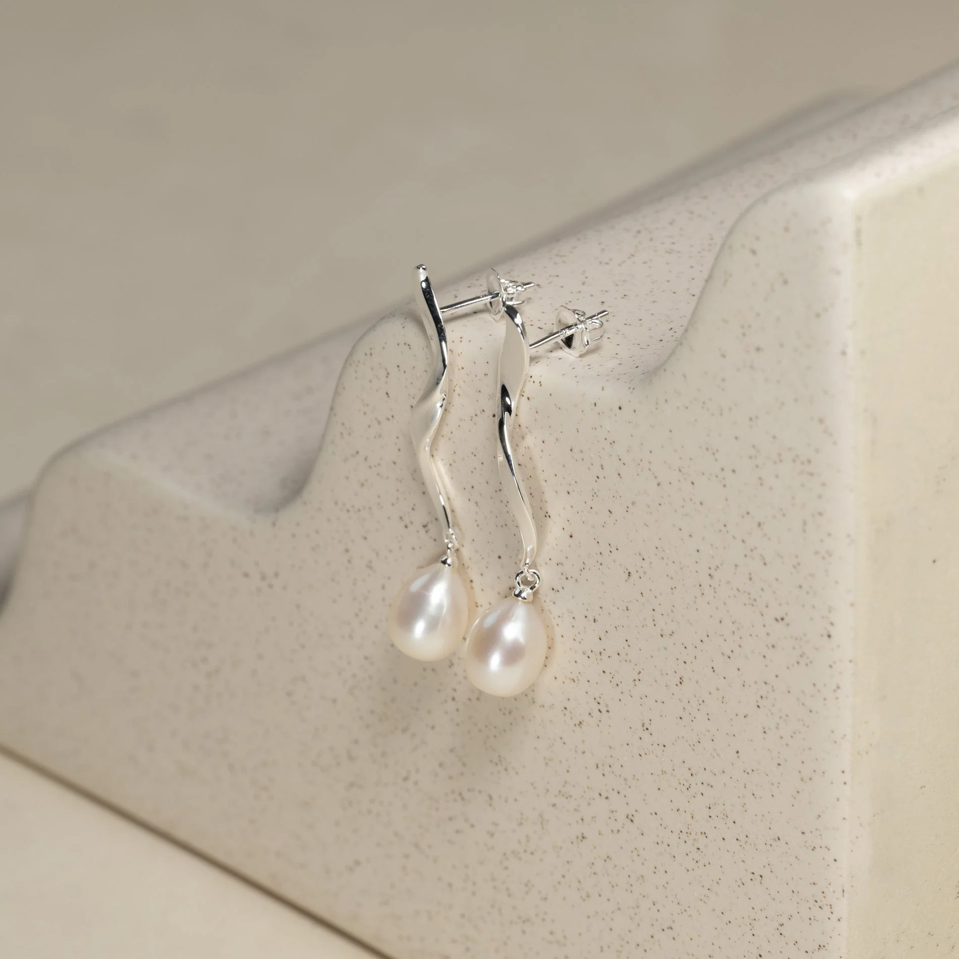 ANJA PEARL SILVER EARRING - Image 4